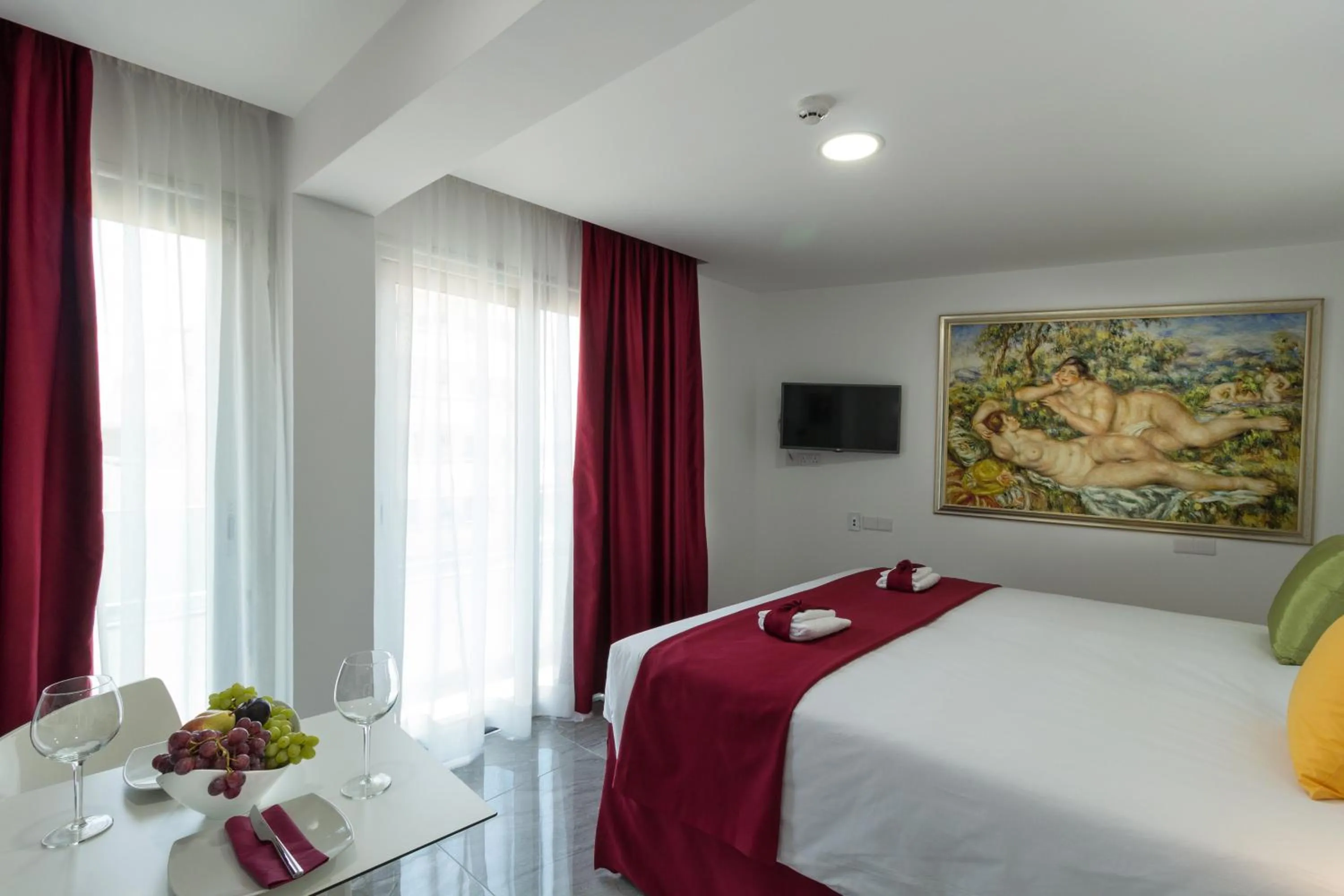 Photo of the whole room, Bed in Art & Wine Boutique Hotel