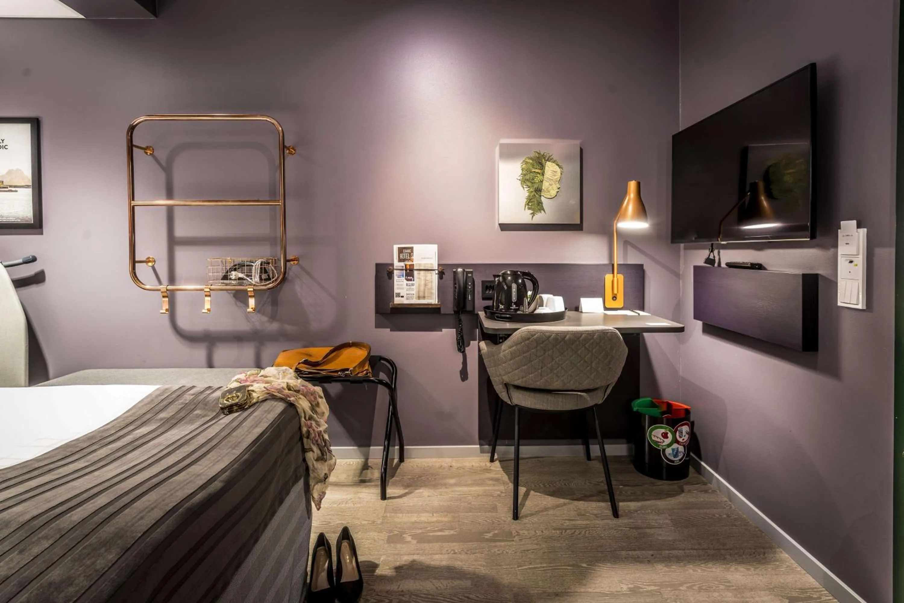 Bedroom, Bed in Scandic Continental