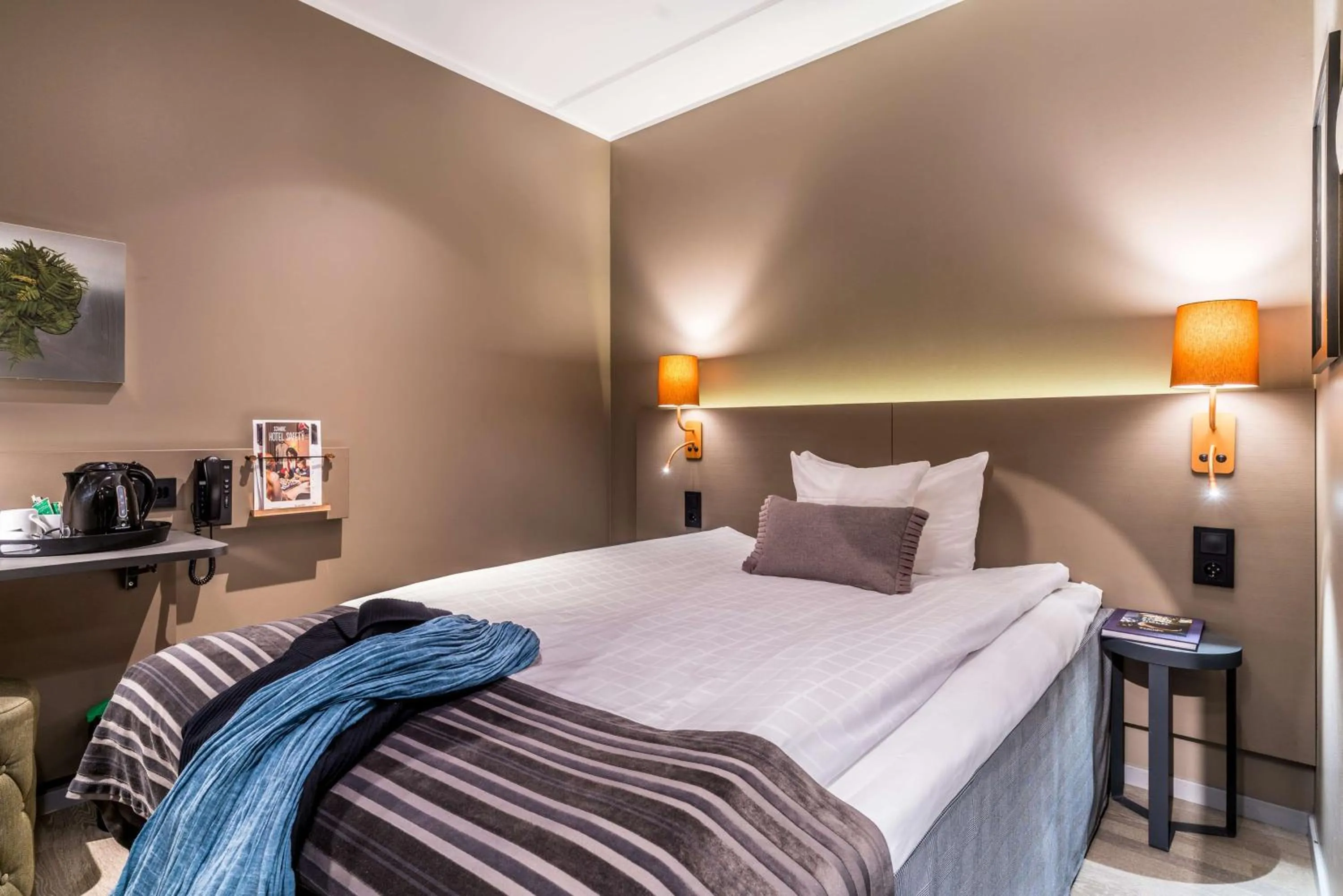 Bedroom, Bed in Scandic Continental