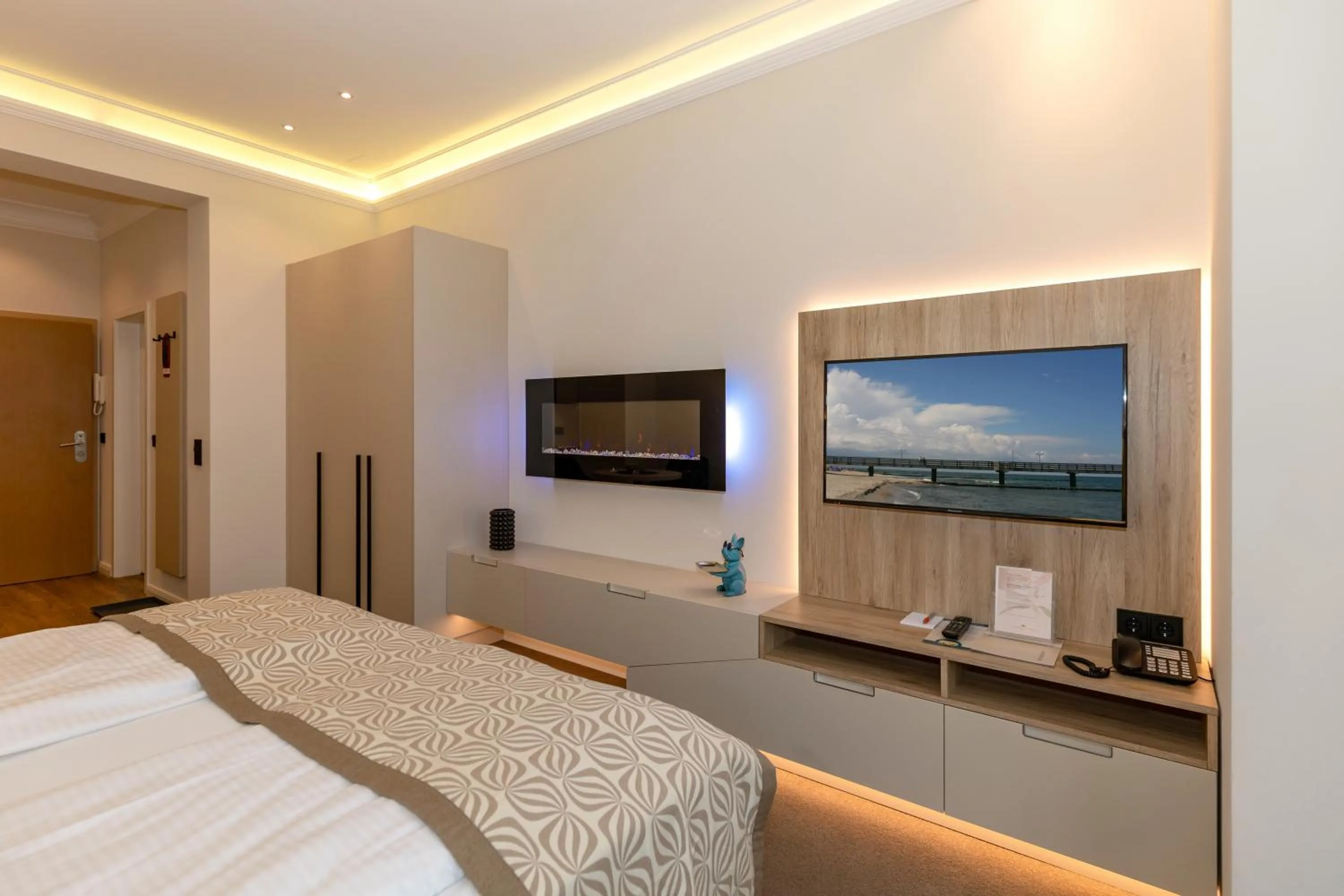 Photo of the whole room, Bed in HOTEL am STRAND