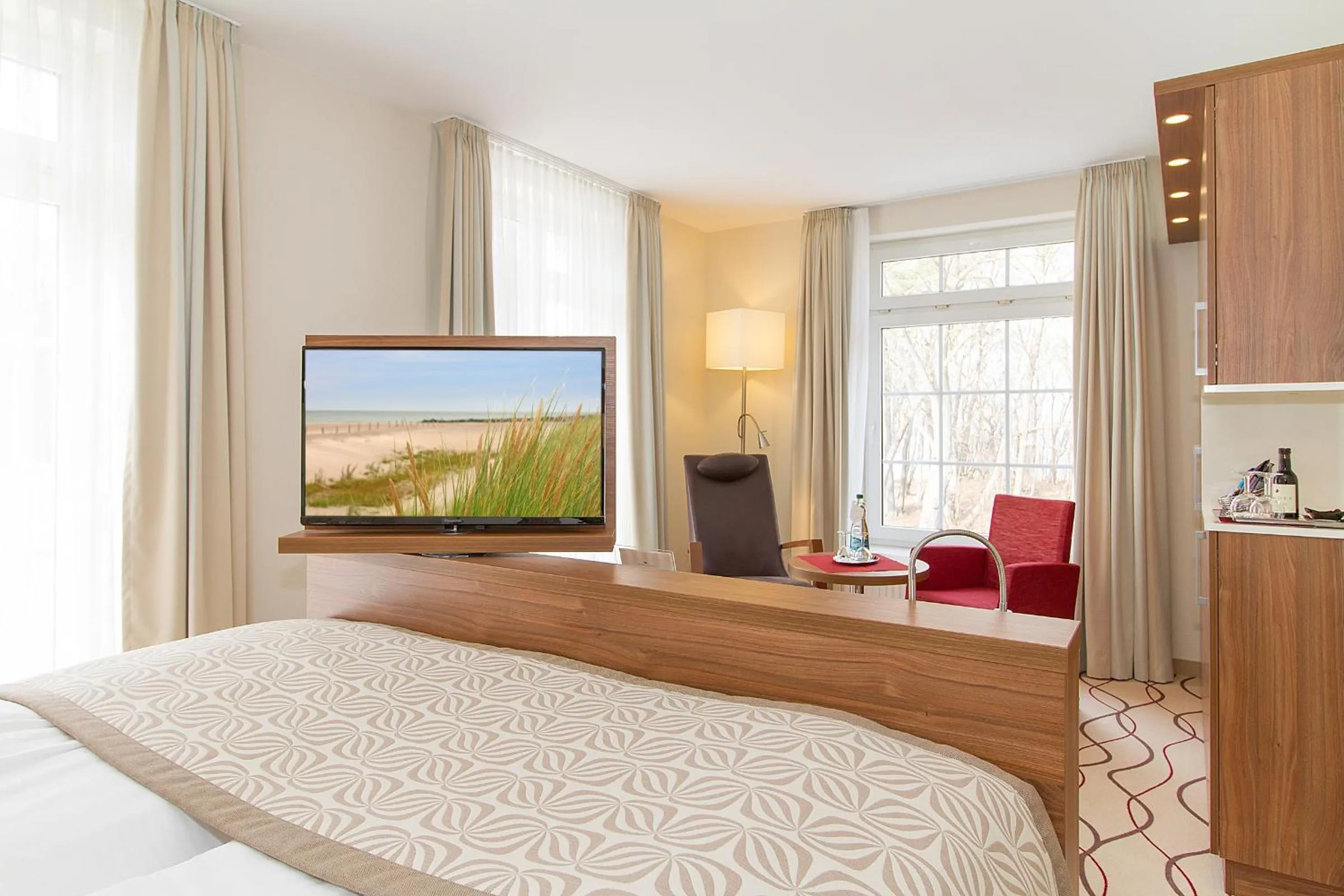 Photo of the whole room, Bed in HOTEL am STRAND