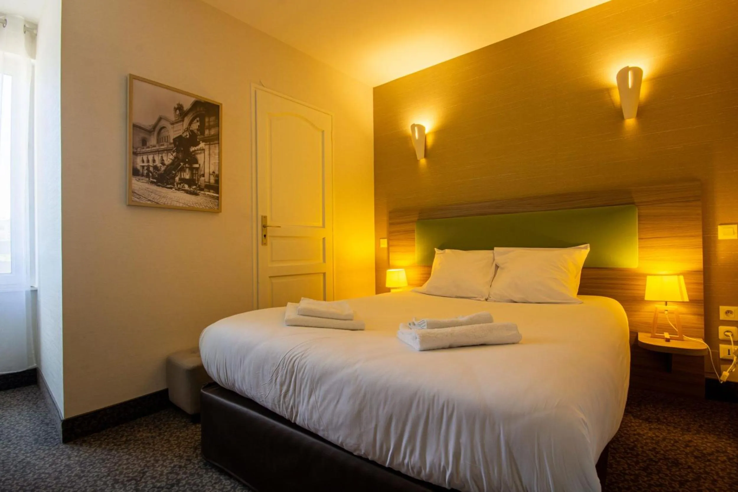 Bed in Hotel de la Gare Troyes Centre