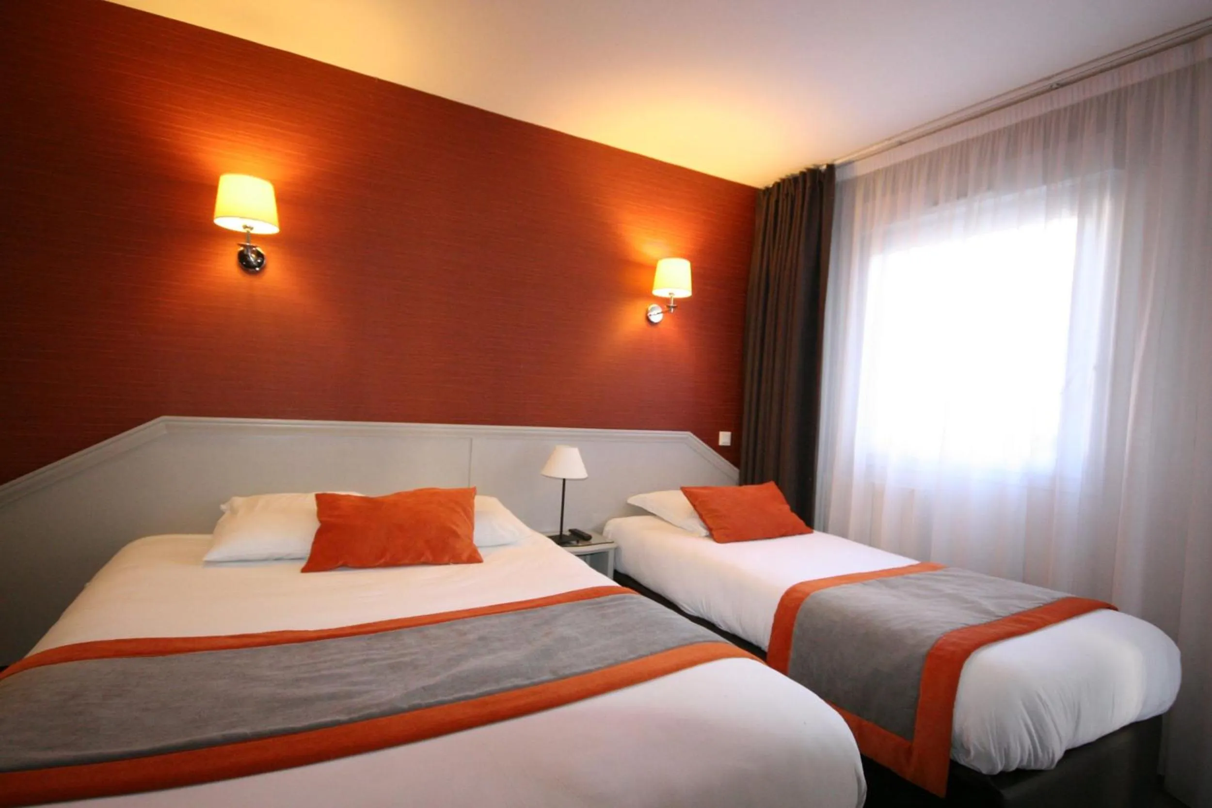 Bed in Hotel de la Gare Troyes Centre