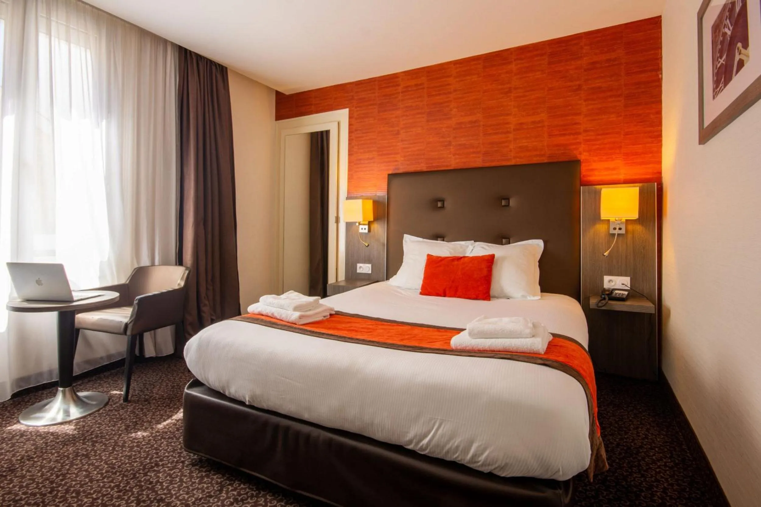 Bed in Hotel de la Gare Troyes Centre