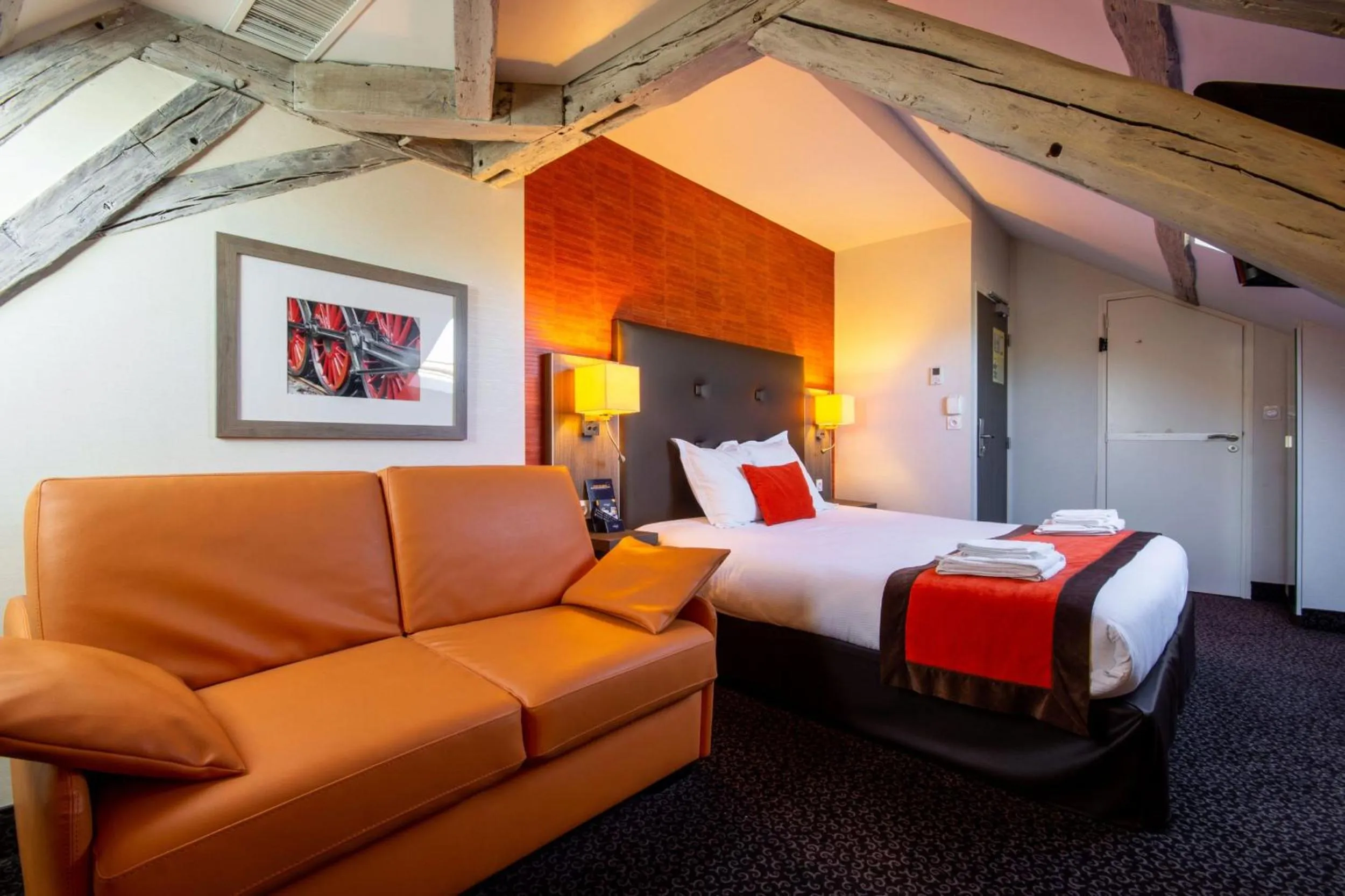 Bed in Hotel de la Gare Troyes Centre