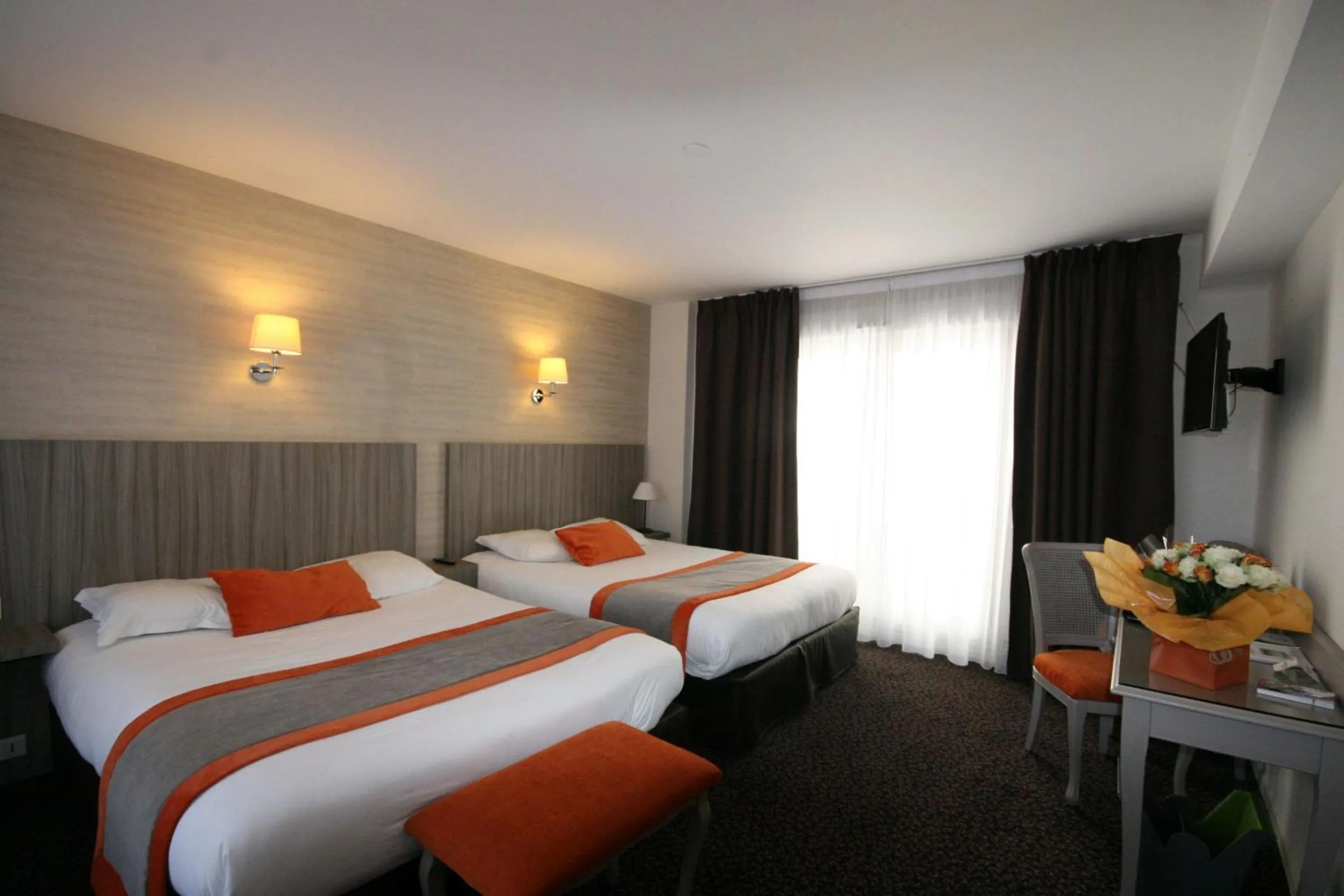 Bed in Hotel de la Gare Troyes Centre