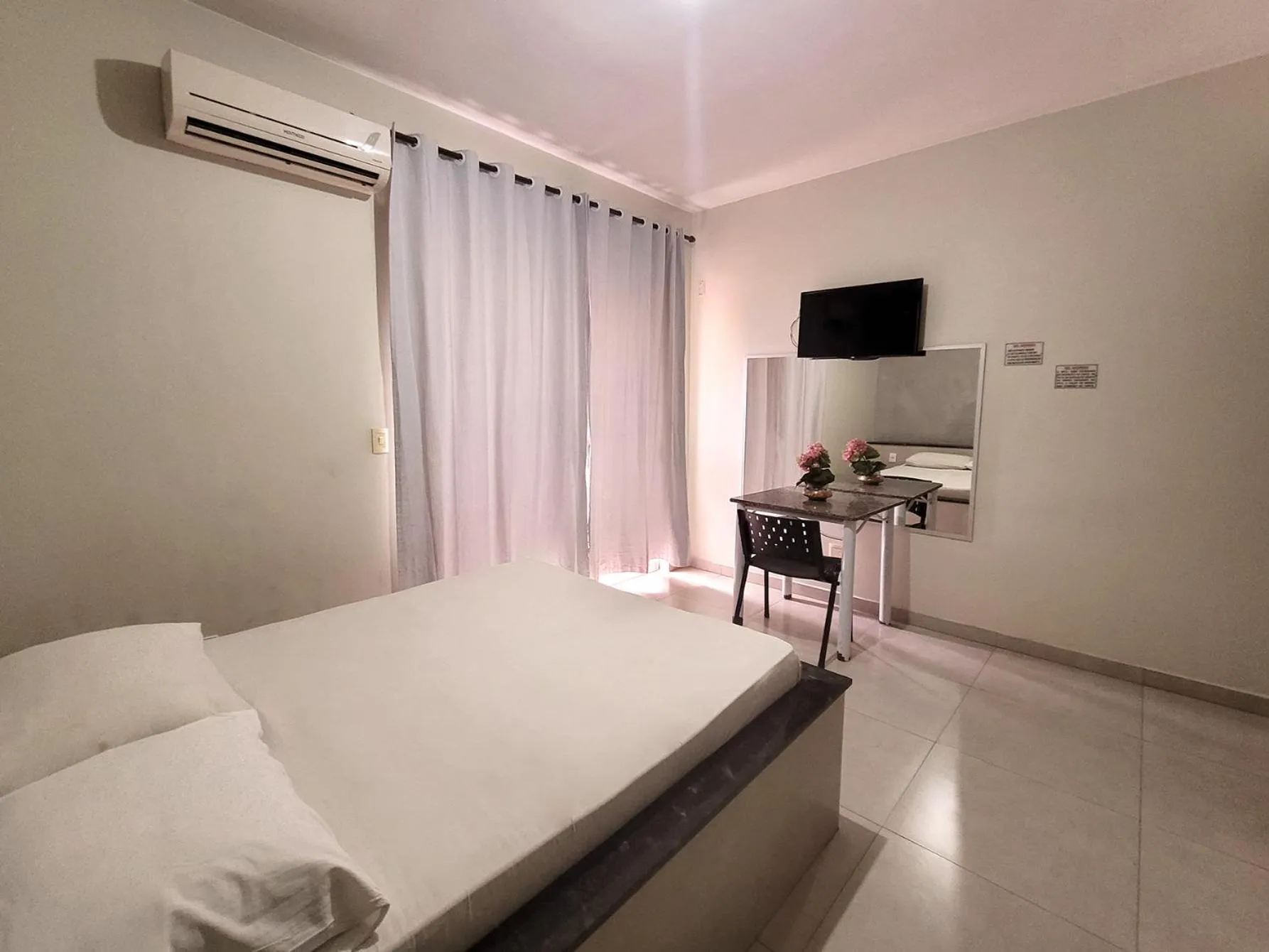 Bedroom, Bed in Hotel Viena