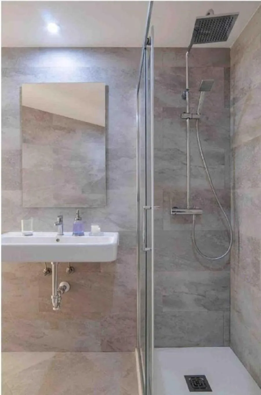 Shower in Apartment Club Playa Flores