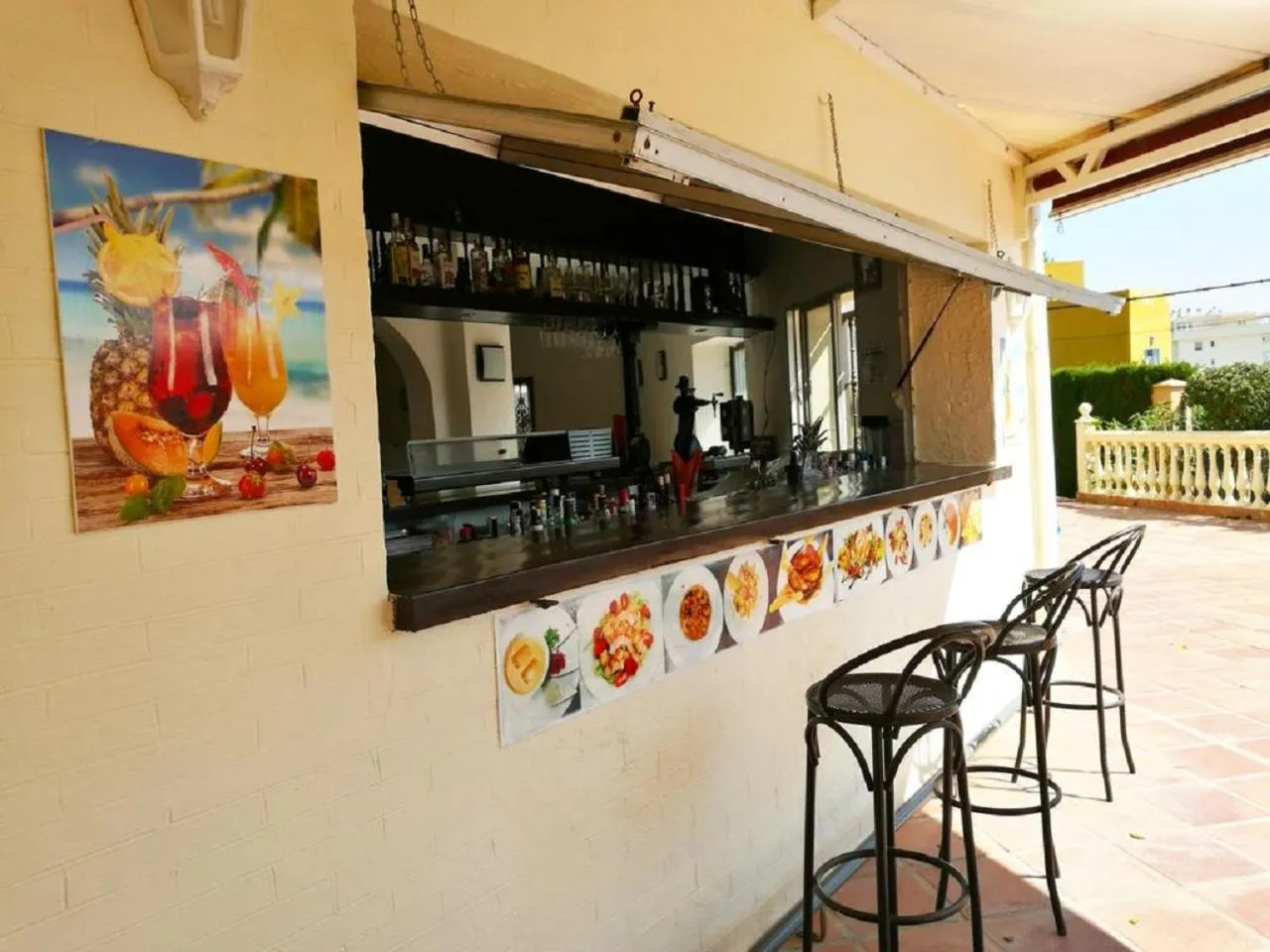 Restaurant/places to eat in Apartment Club Playa Flores