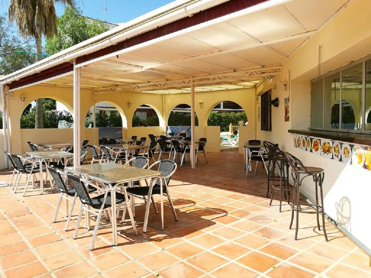 Restaurant/places to eat in Apartment Club Playa Flores