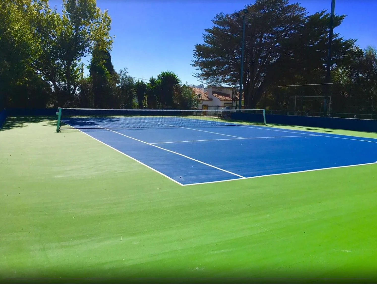 Tennis court in Apartment Club Playa Flores