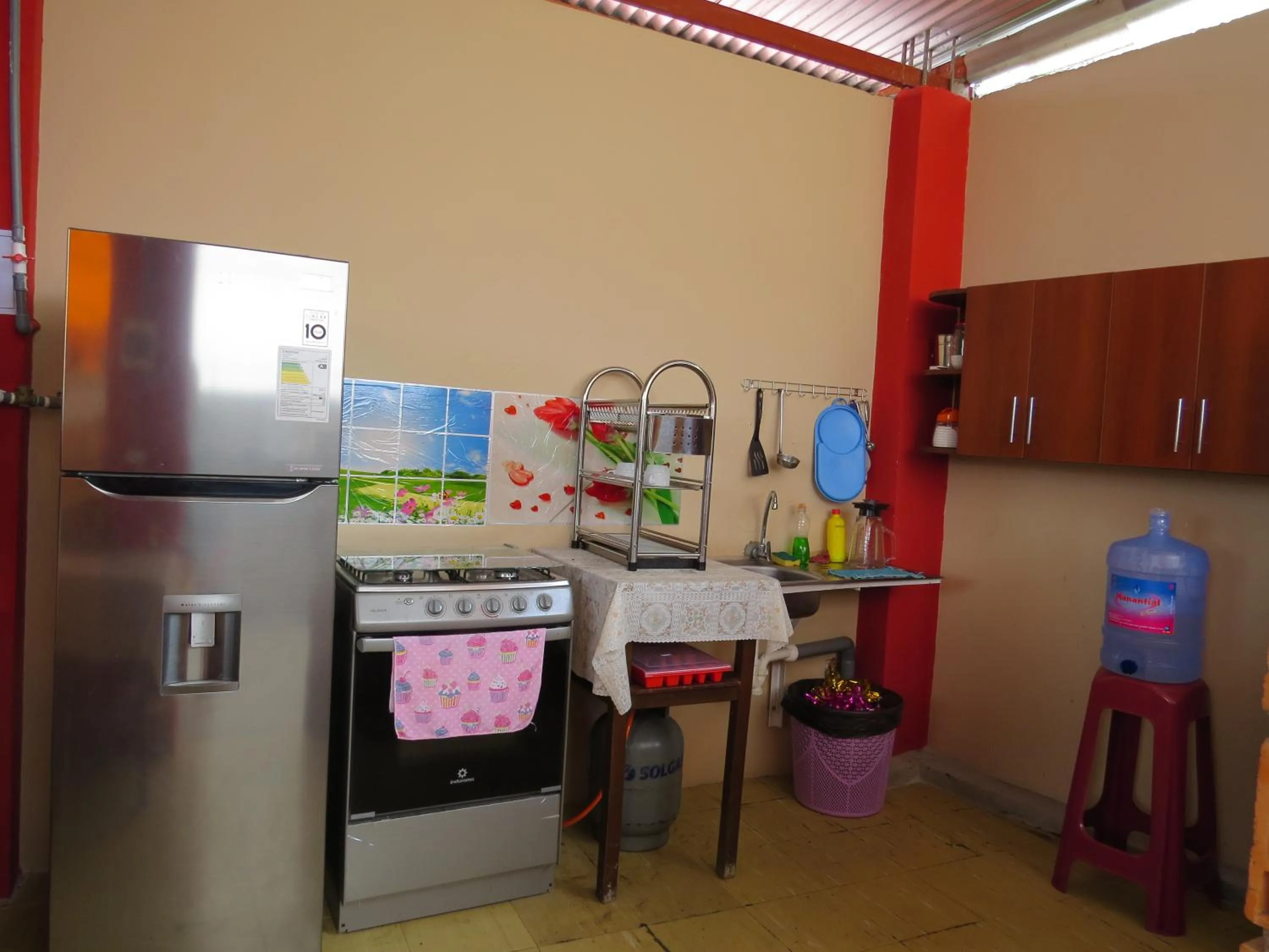 Communal kitchen in Flor del Valle Posada