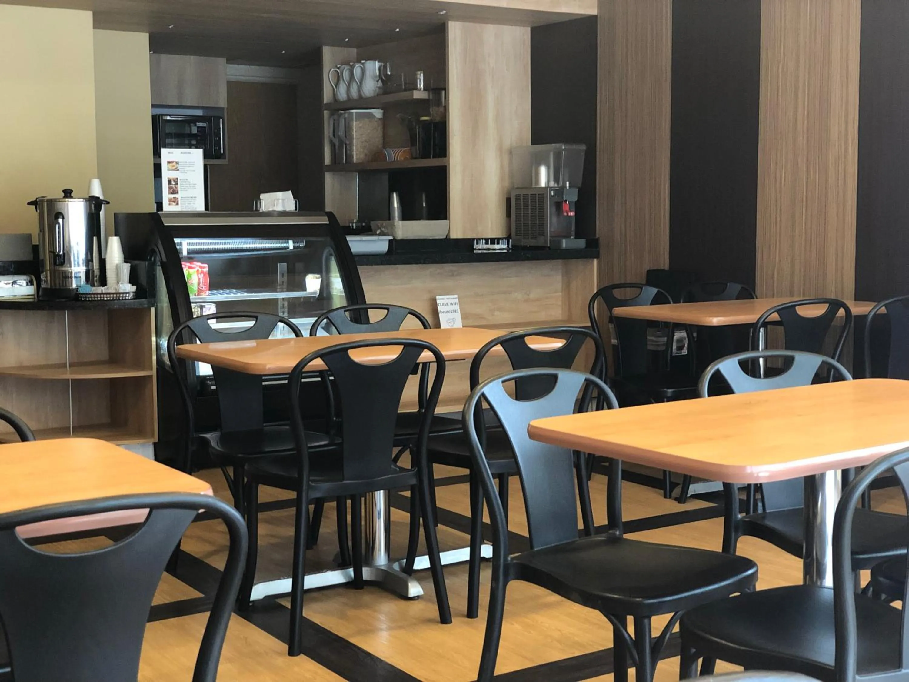 Restaurant/places to eat in Ibeurohotel Guadalajara Expo