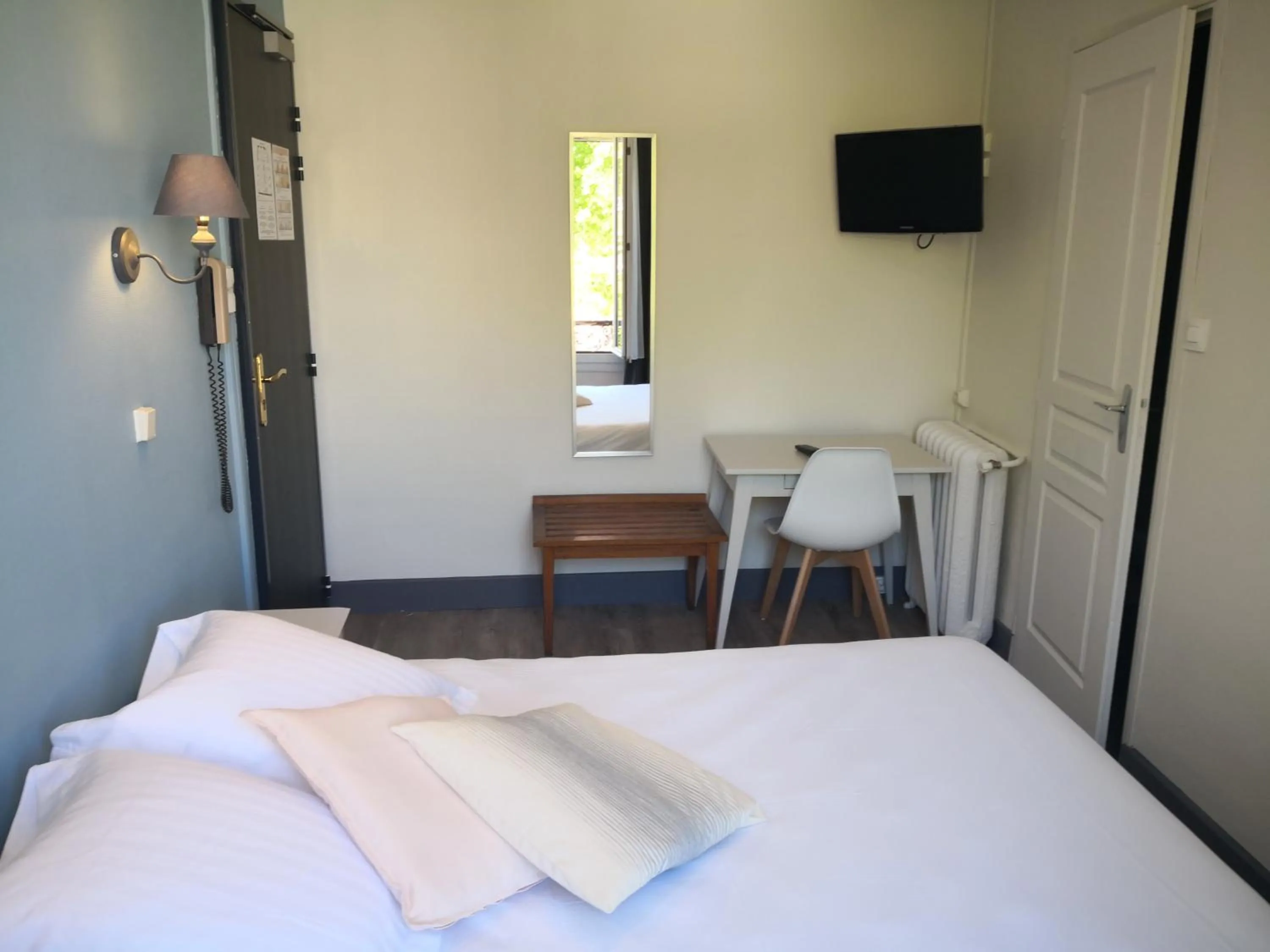 Photo of the whole room, Bed in Grand Hôtel De La Poste