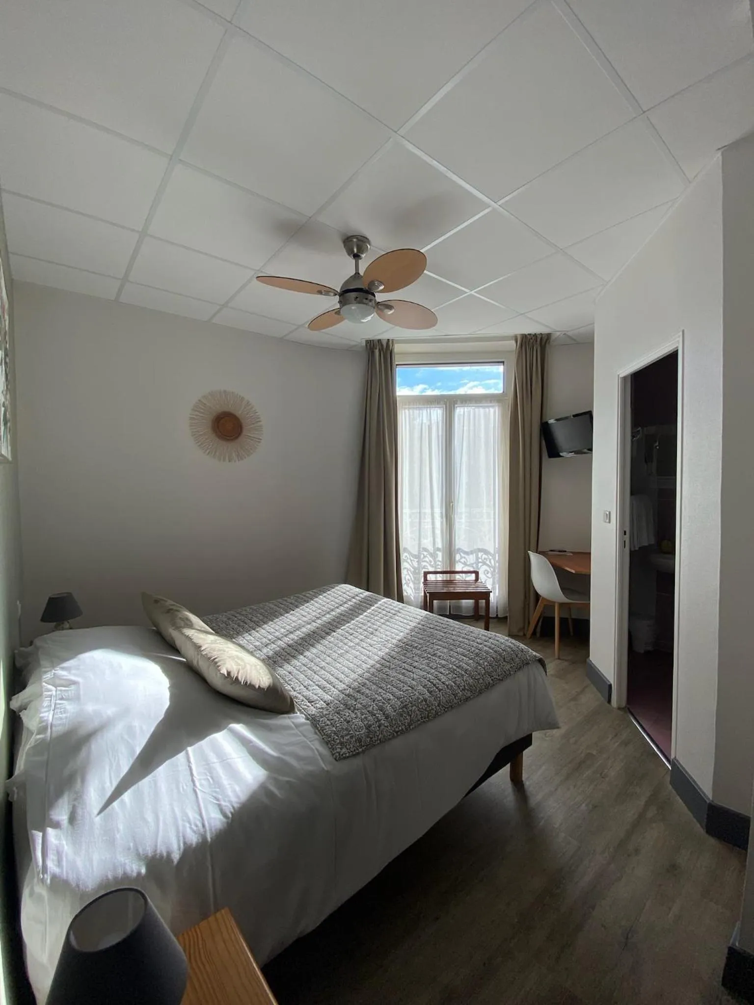 Bed in Grand Hôtel De La Poste