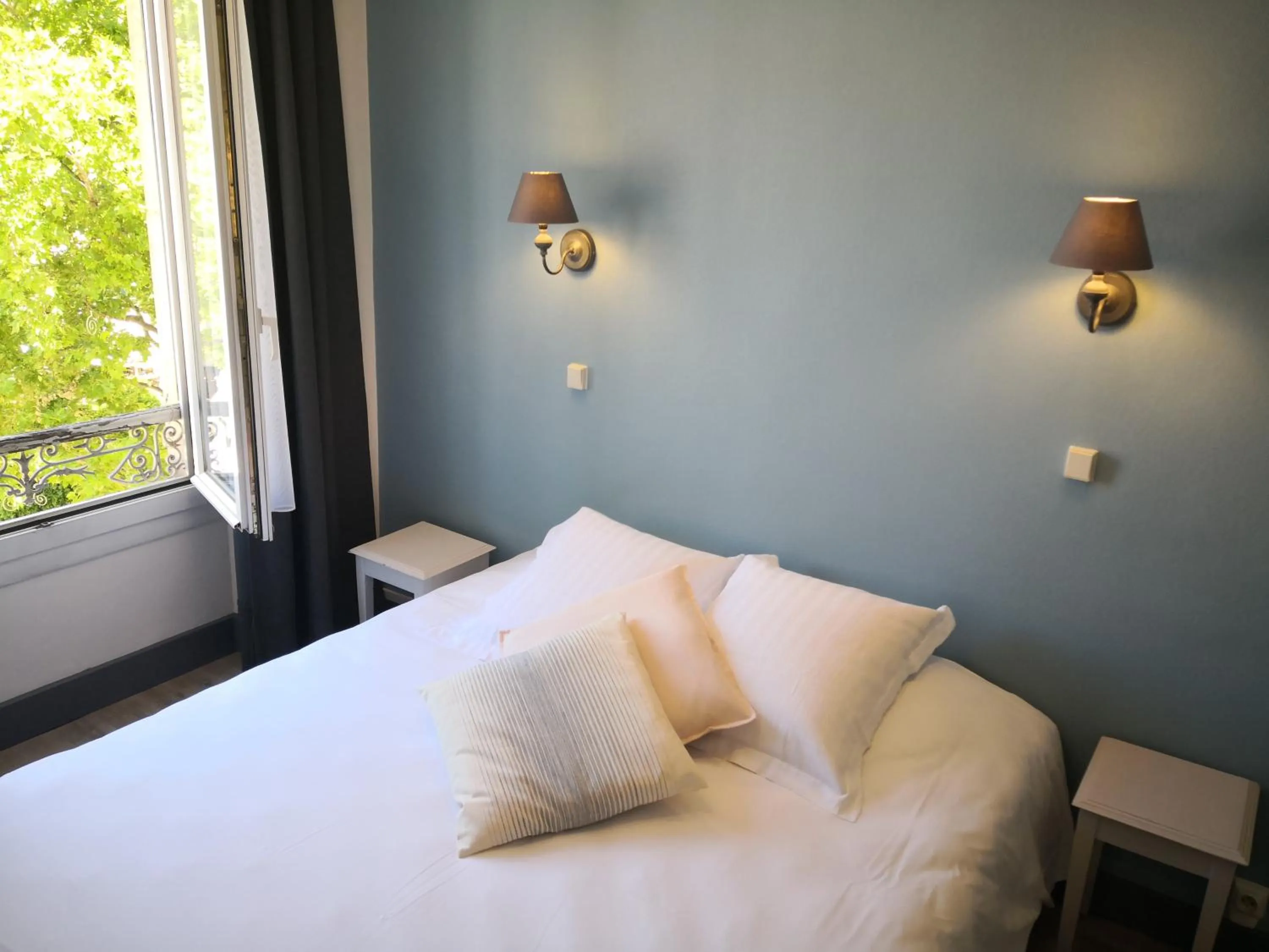 Bed in Grand Hôtel De La Poste