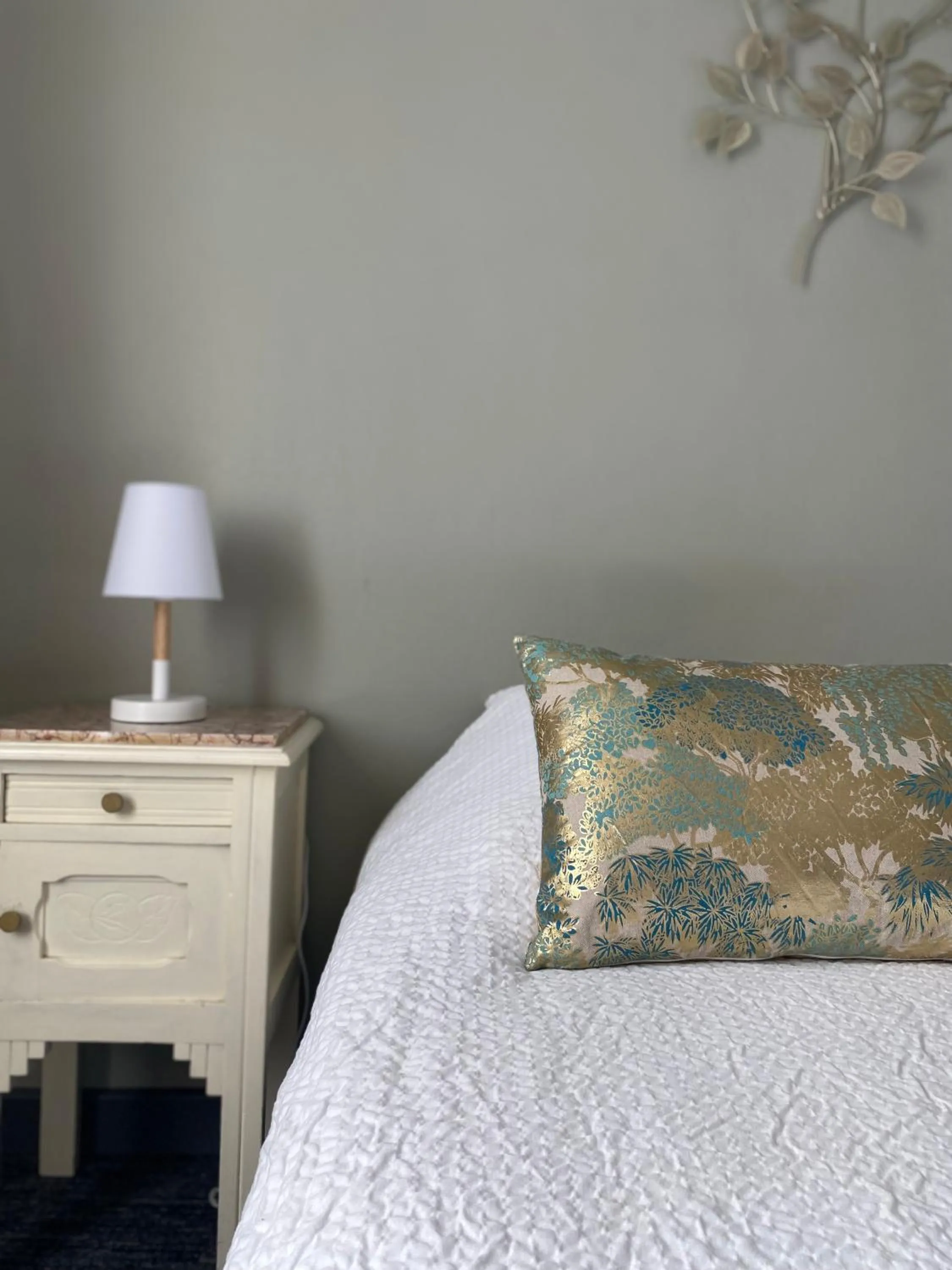 Bed in Grand Hôtel De La Poste