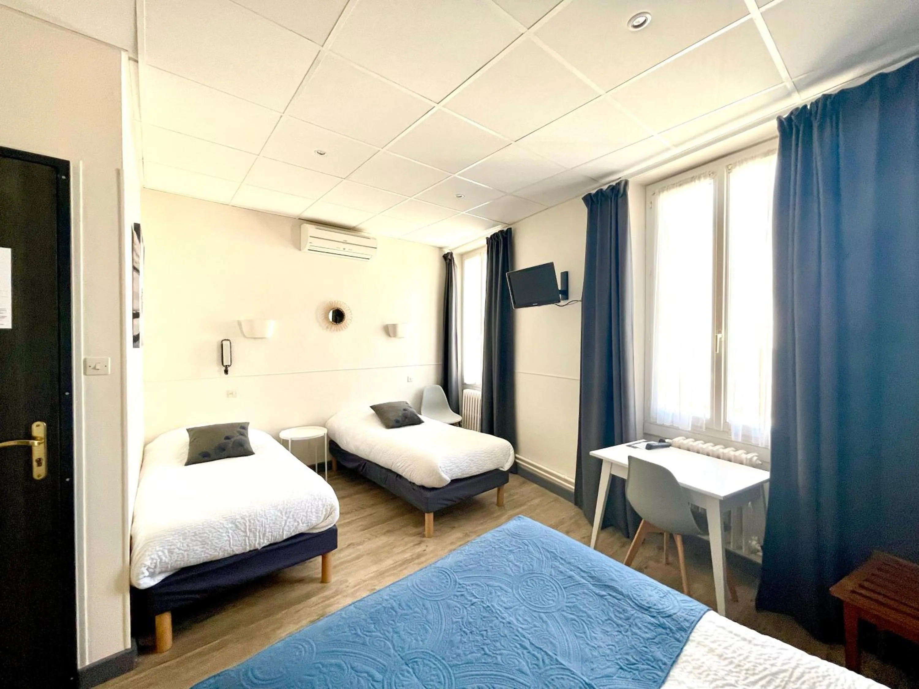 Bed in Grand Hôtel De La Poste