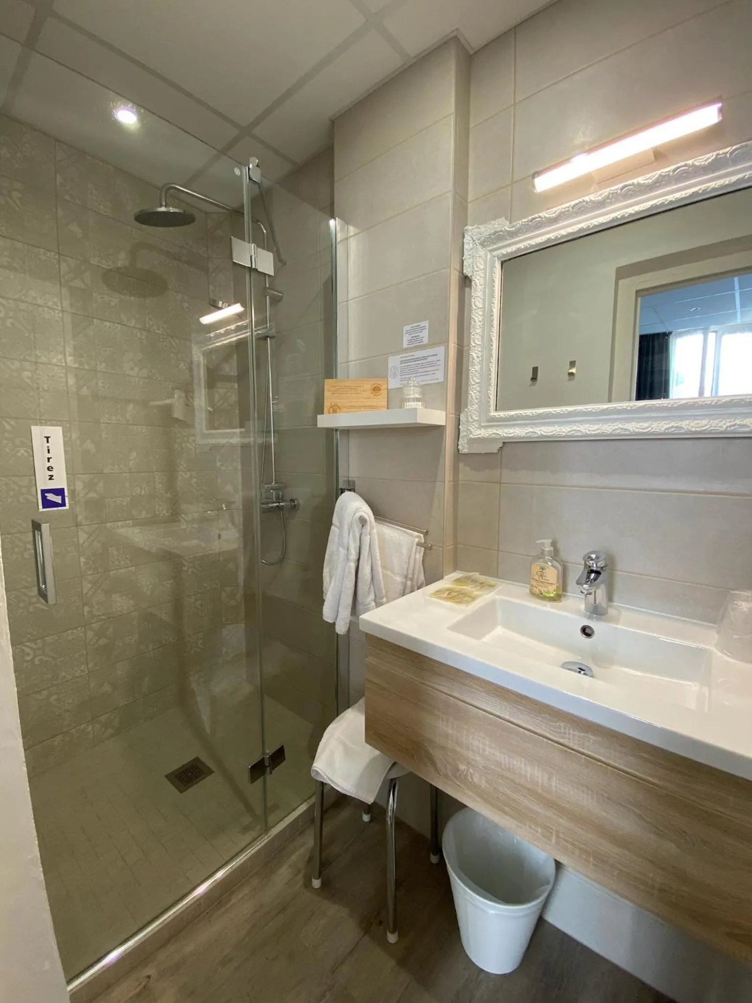 Shower in Grand Hôtel De La Poste