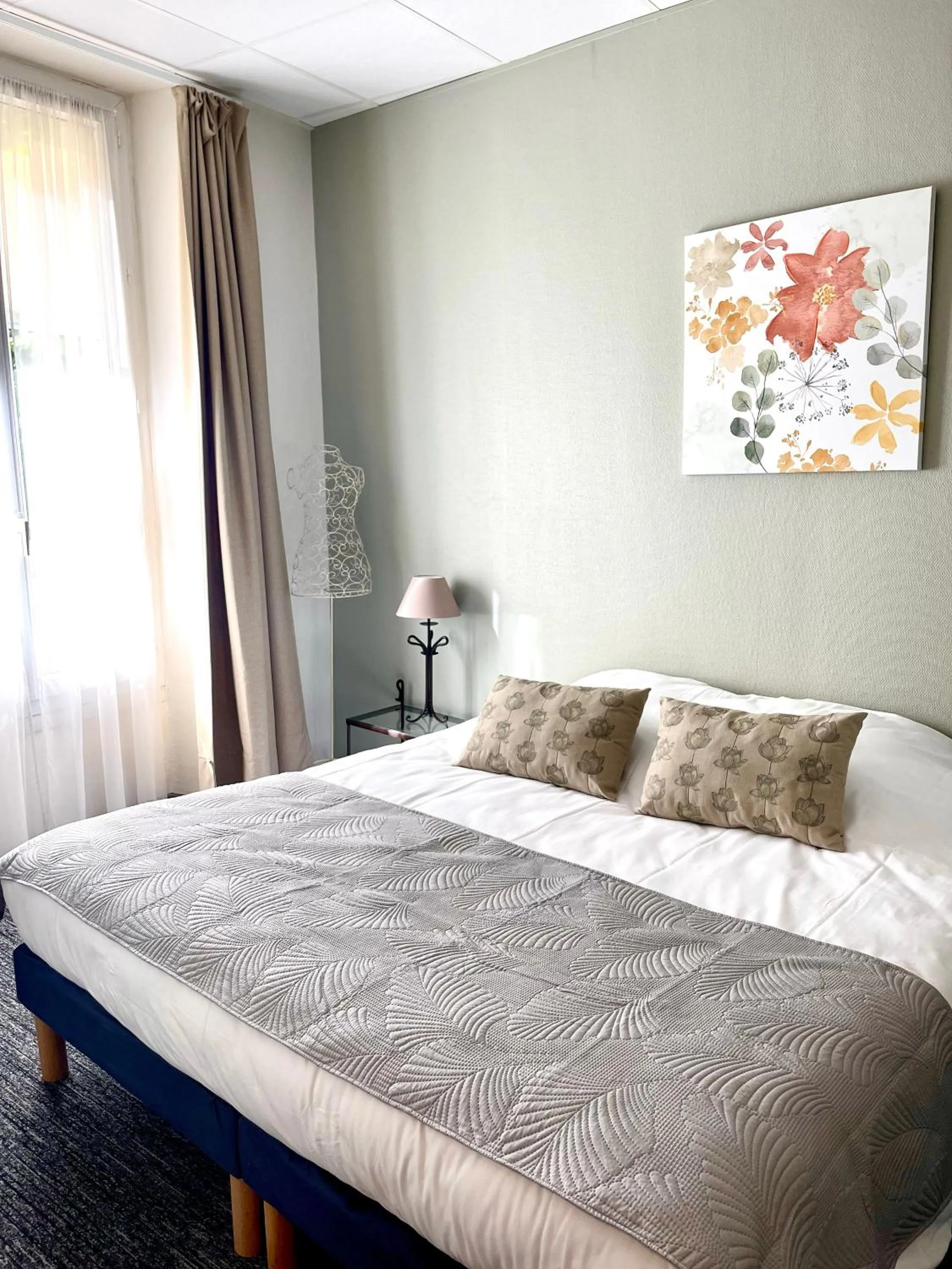 Bed in Grand Hôtel De La Poste