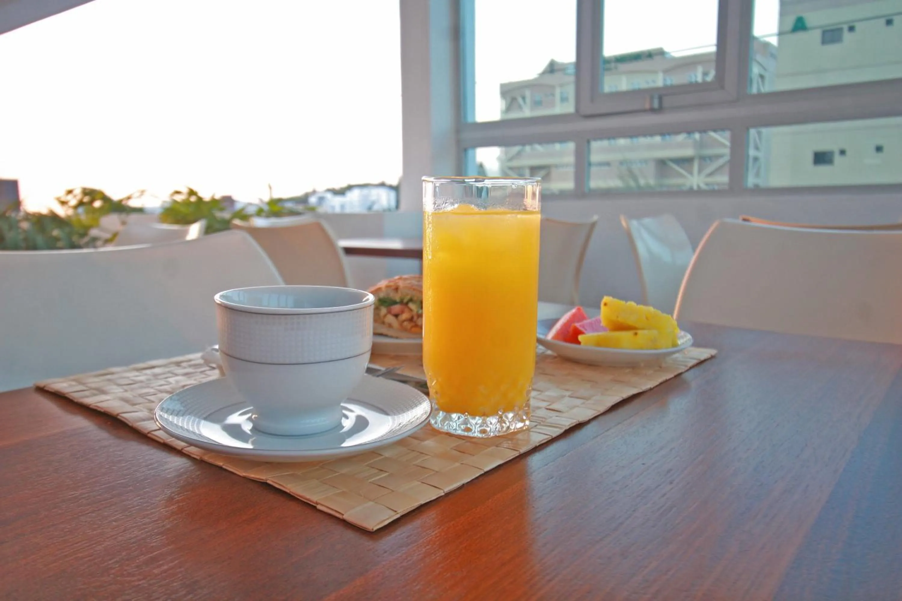 Restaurant/places to eat in Palmetto Hotel