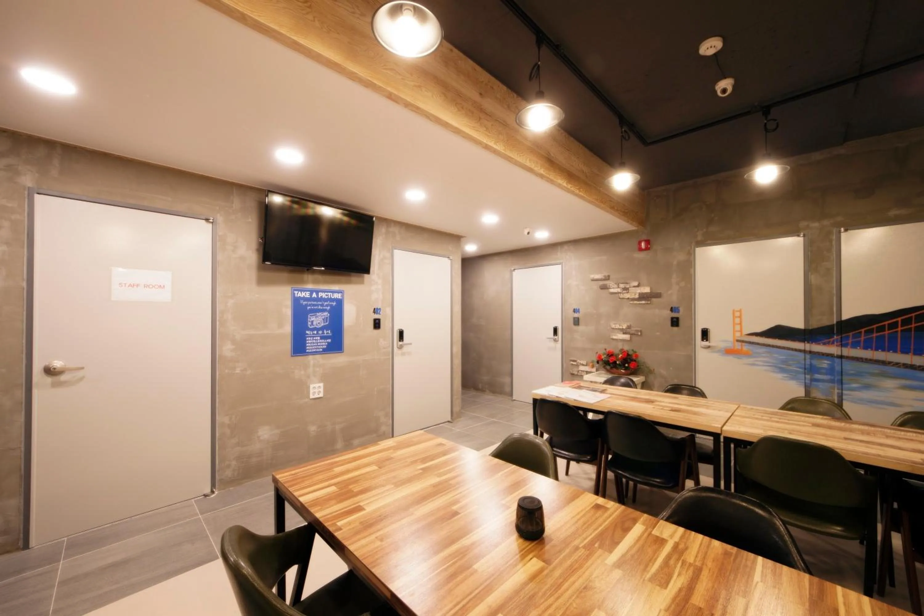 Communal lounge/ TV room in K-Guesthouse Seomyeon 1