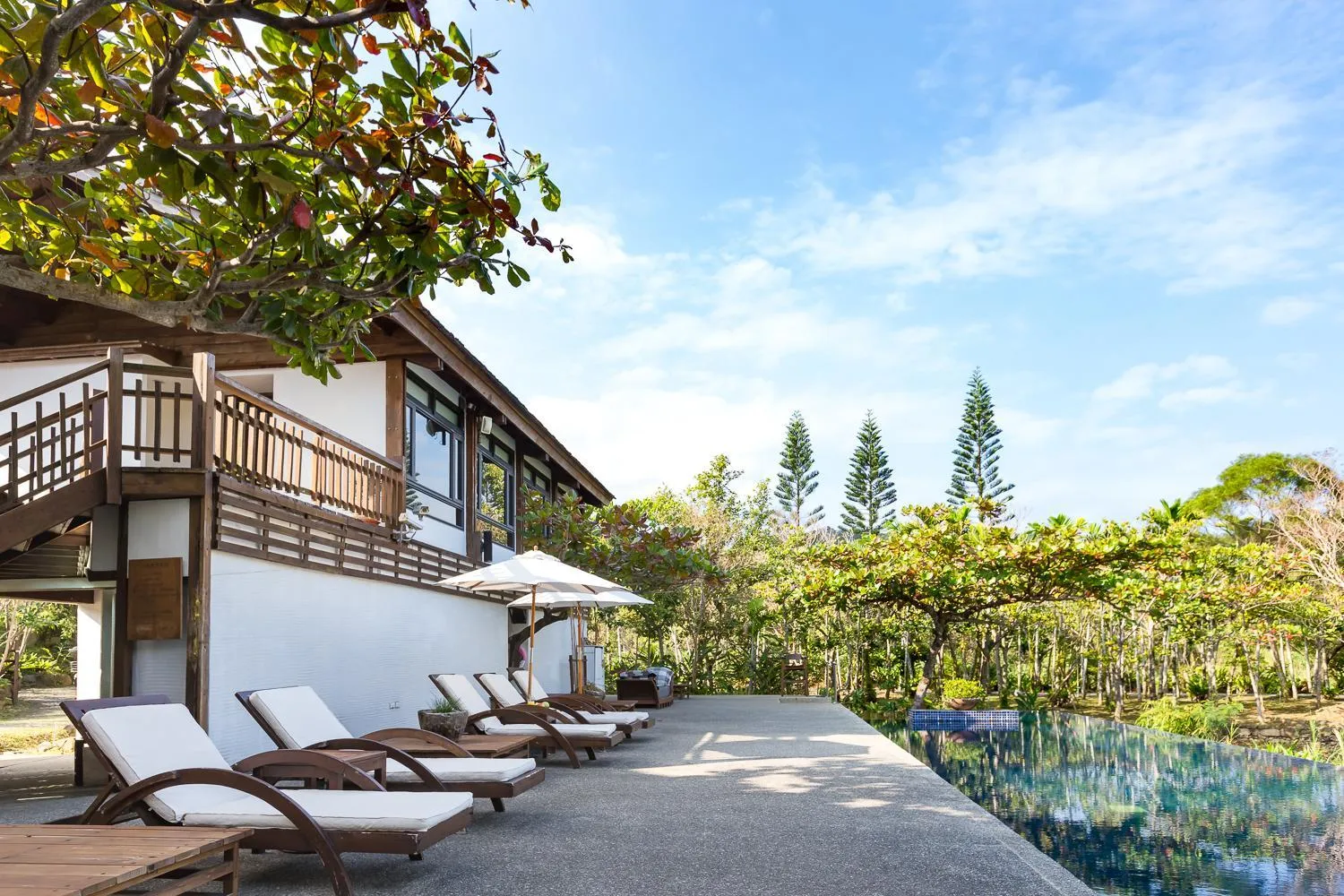 Pool view in Mudanwan Villa