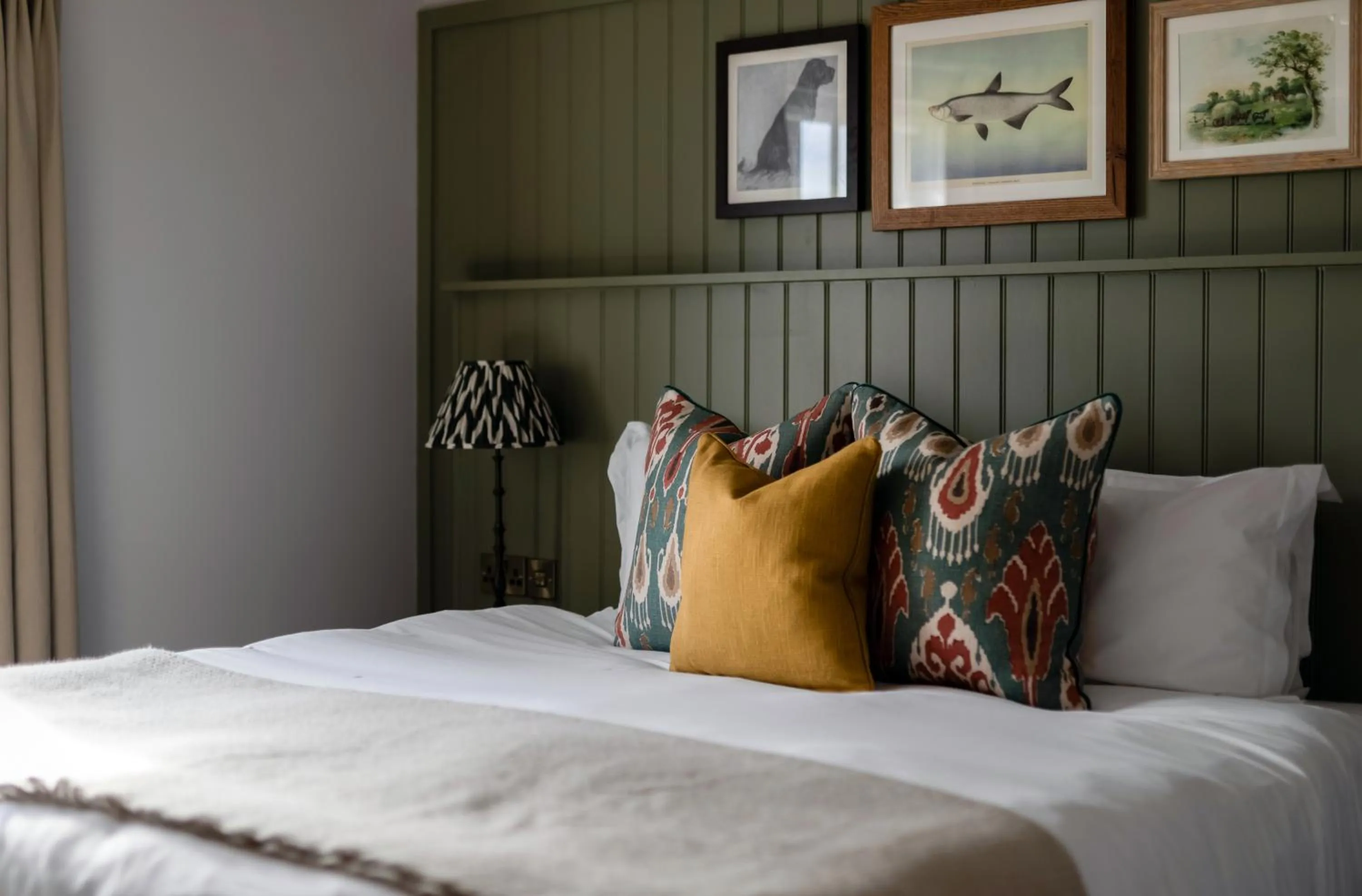 Bedroom, Bed in The Bridge Hotel