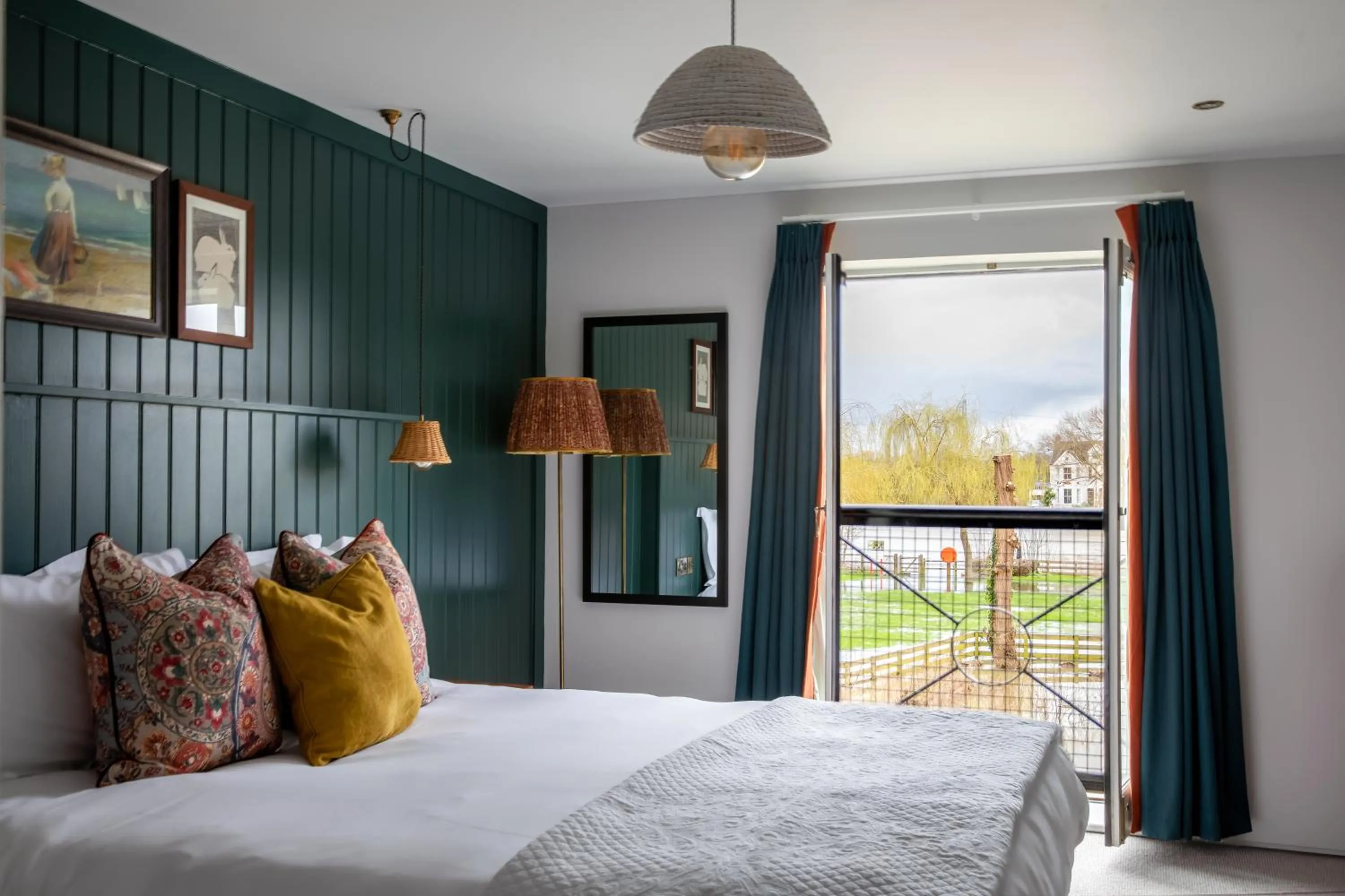 Bedroom, Bed in The Bridge Hotel