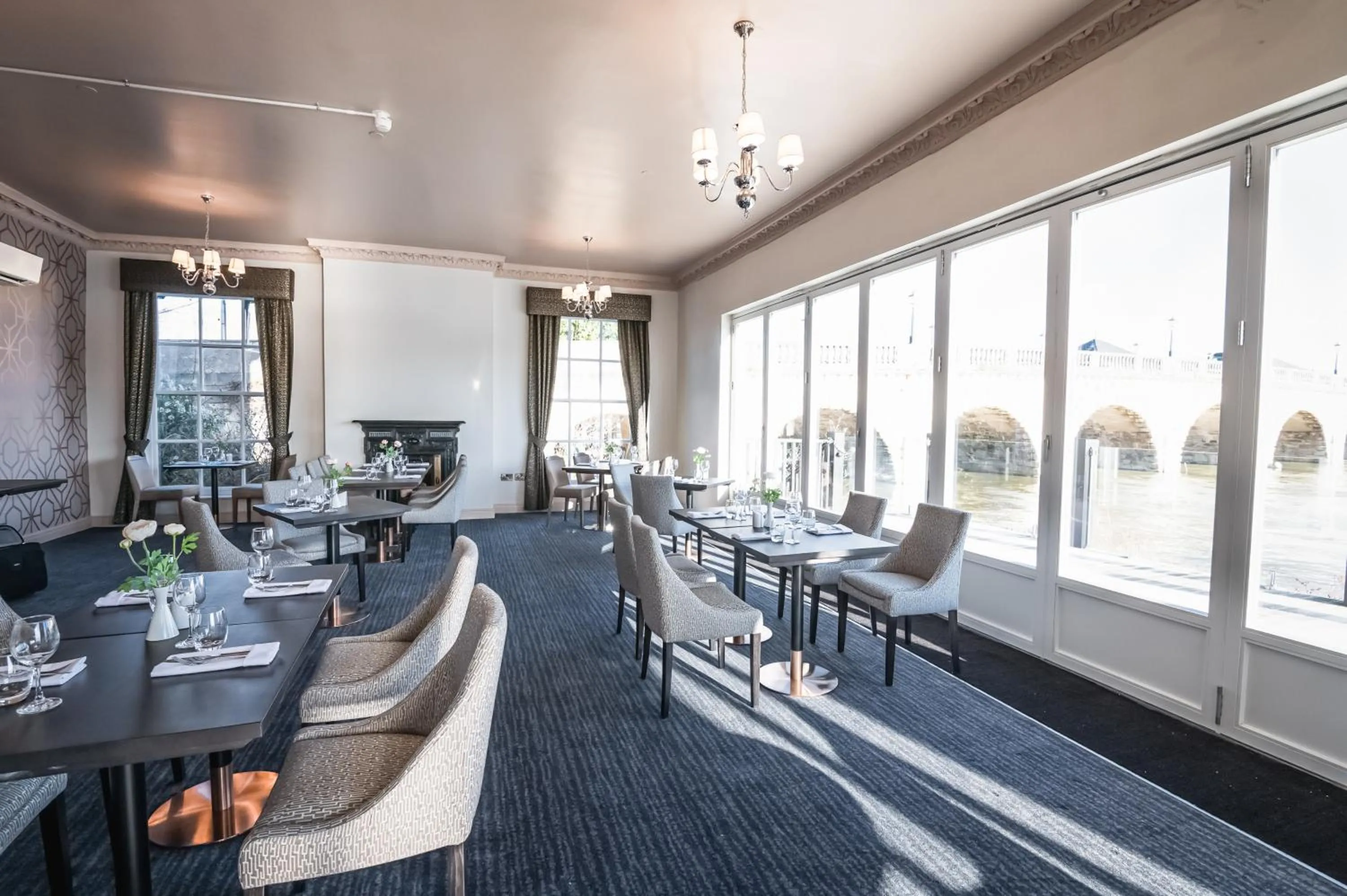 Restaurant/places to eat in Thames Riviera Hotel, Sure Hotel Collection by Best Western