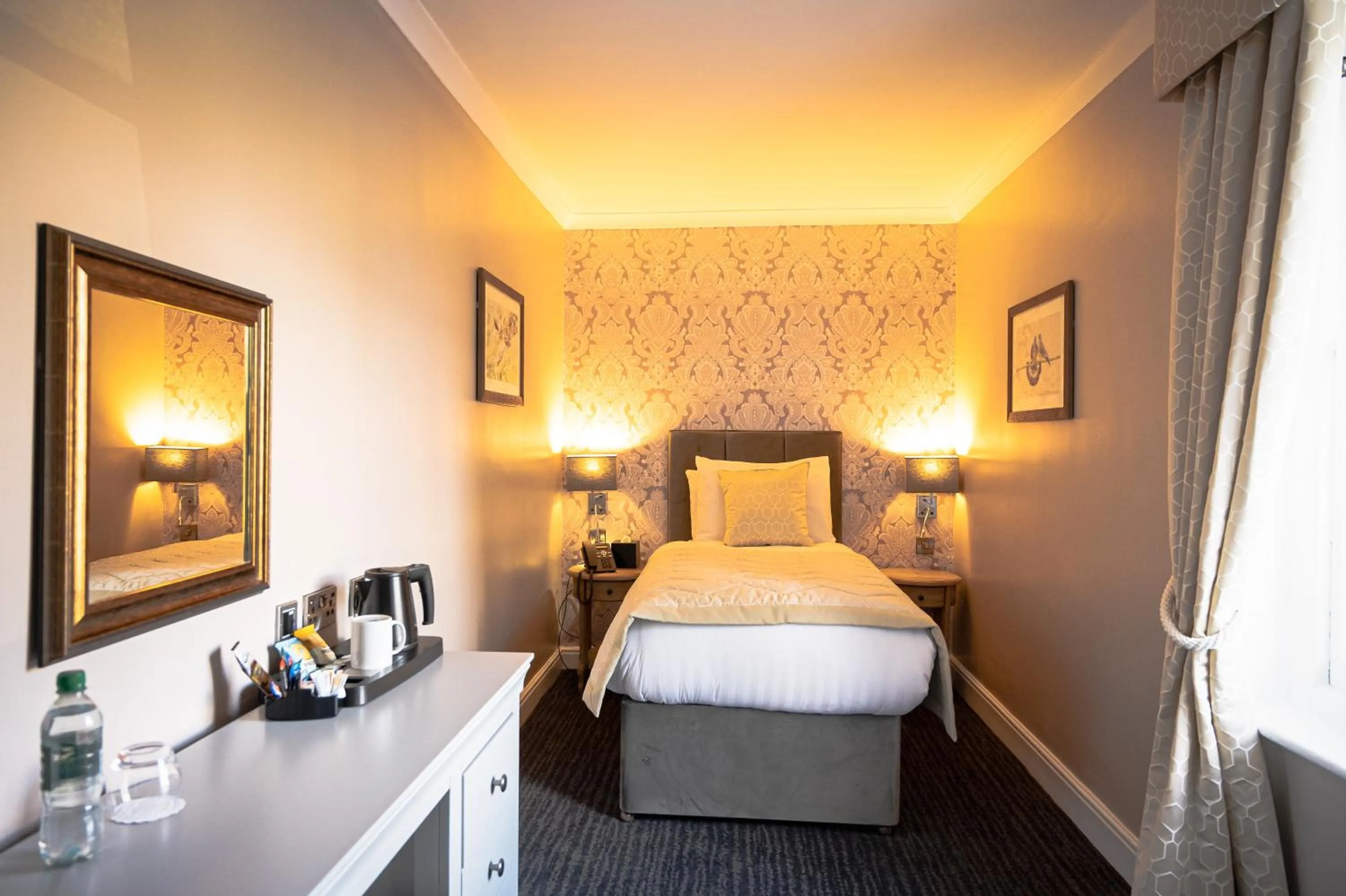 Bedroom, Bed in Thames Riviera Hotel, Sure Hotel Collection by Best Western