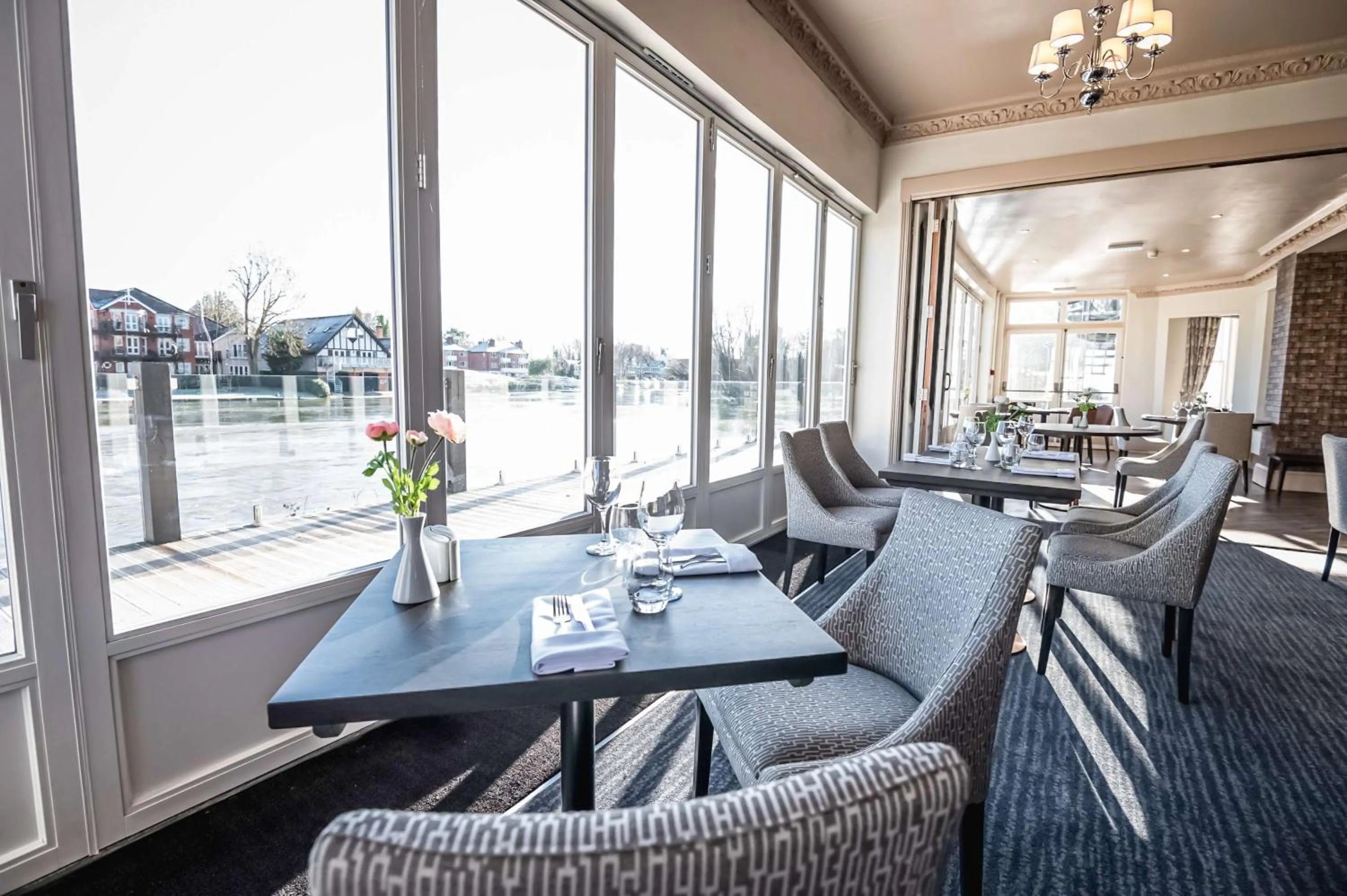 Restaurant/places to eat in Thames Riviera Hotel, Sure Hotel Collection by Best Western