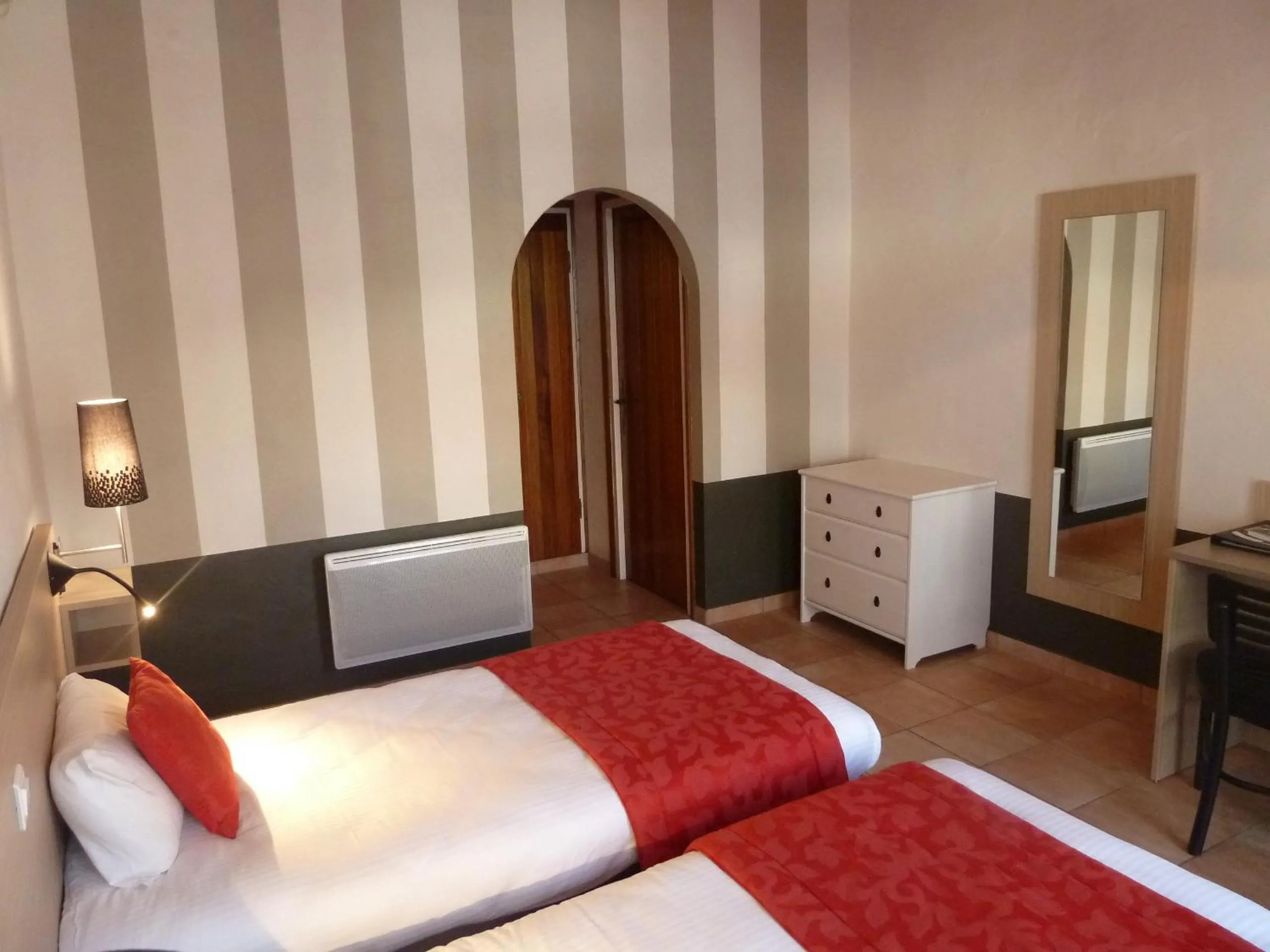 Bed in Domaine Le Martinet, The Originals Relais