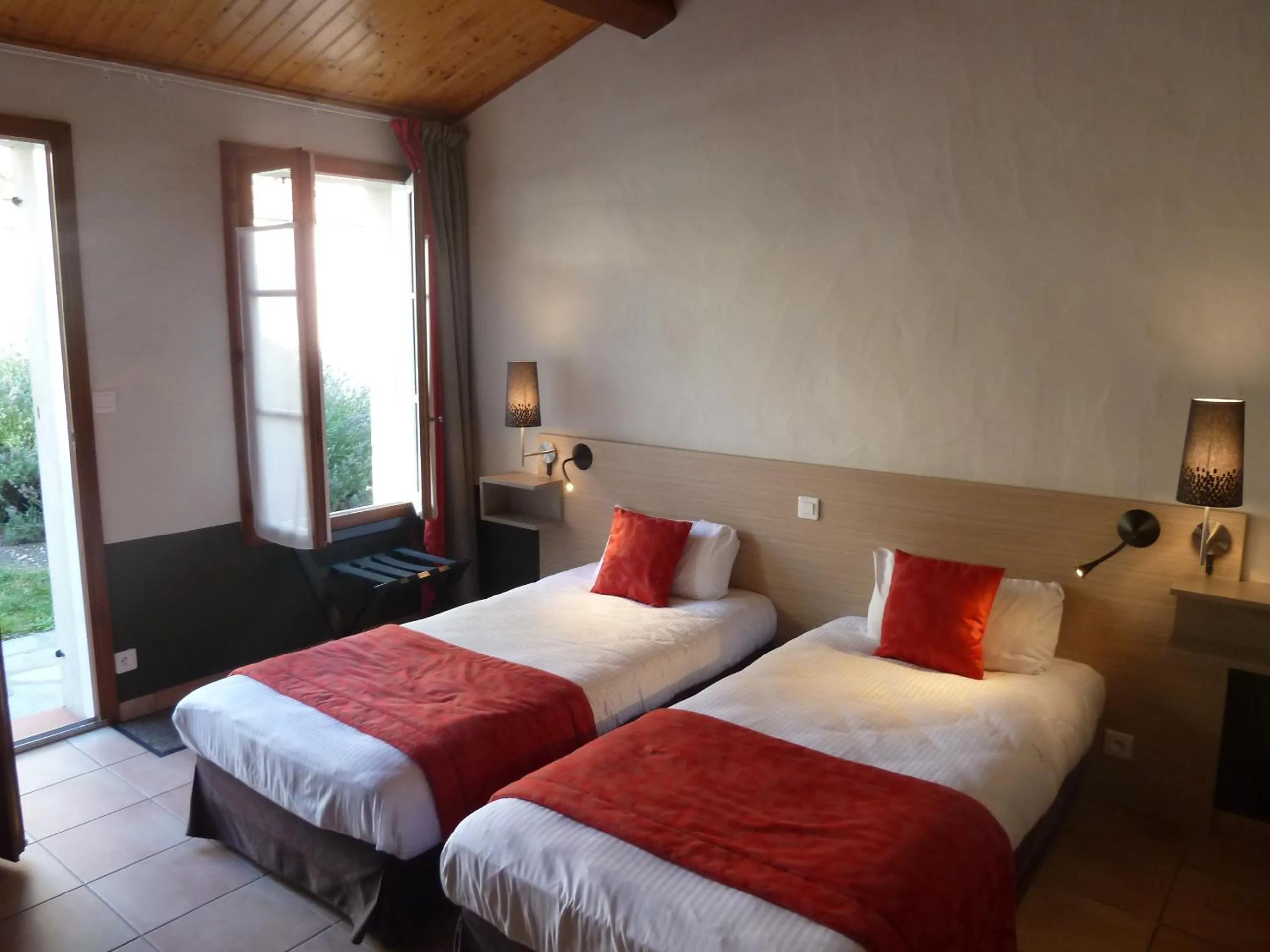 Bed in Domaine Le Martinet, The Originals Relais