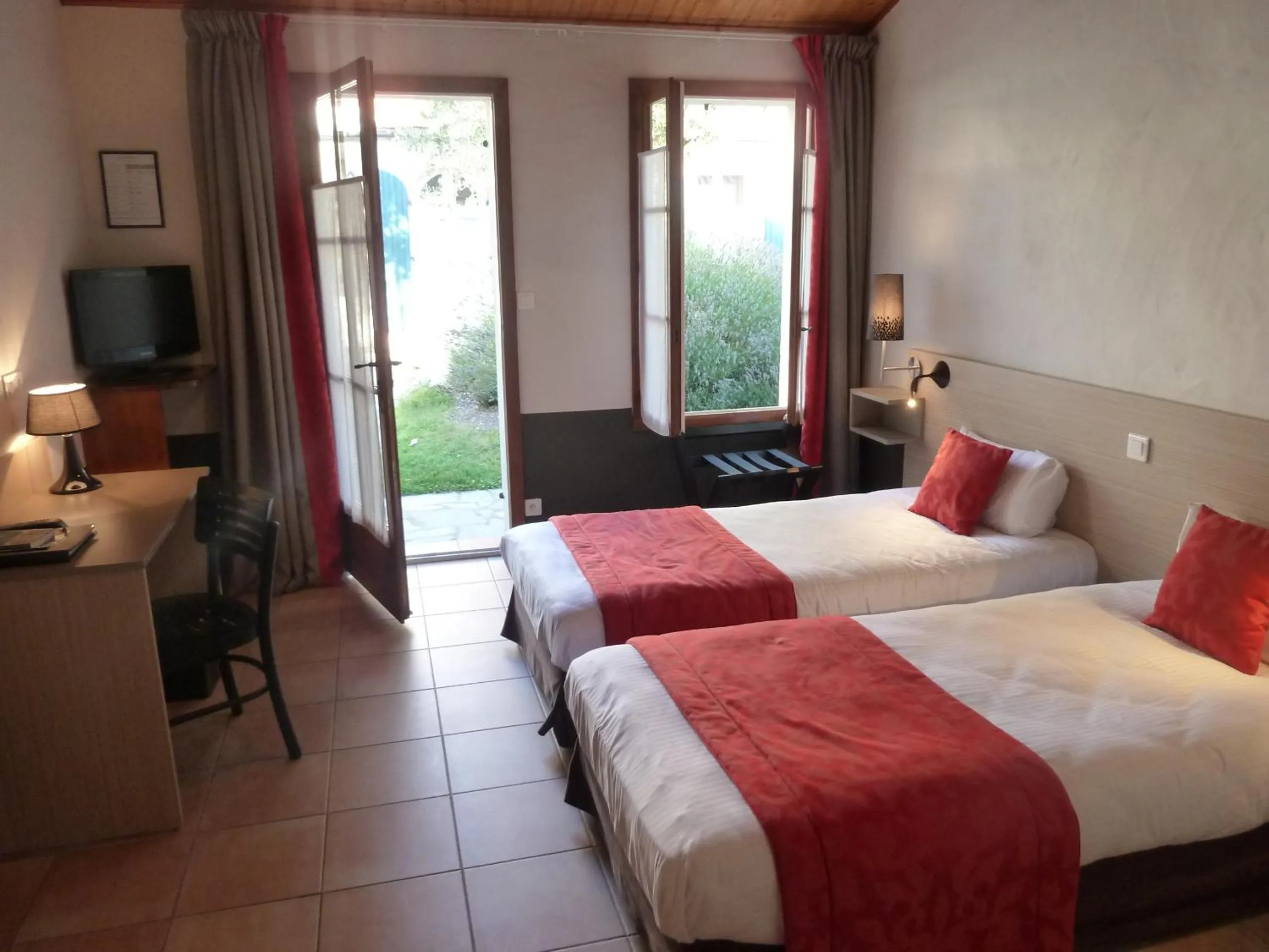 Bed in Domaine Le Martinet, The Originals Relais