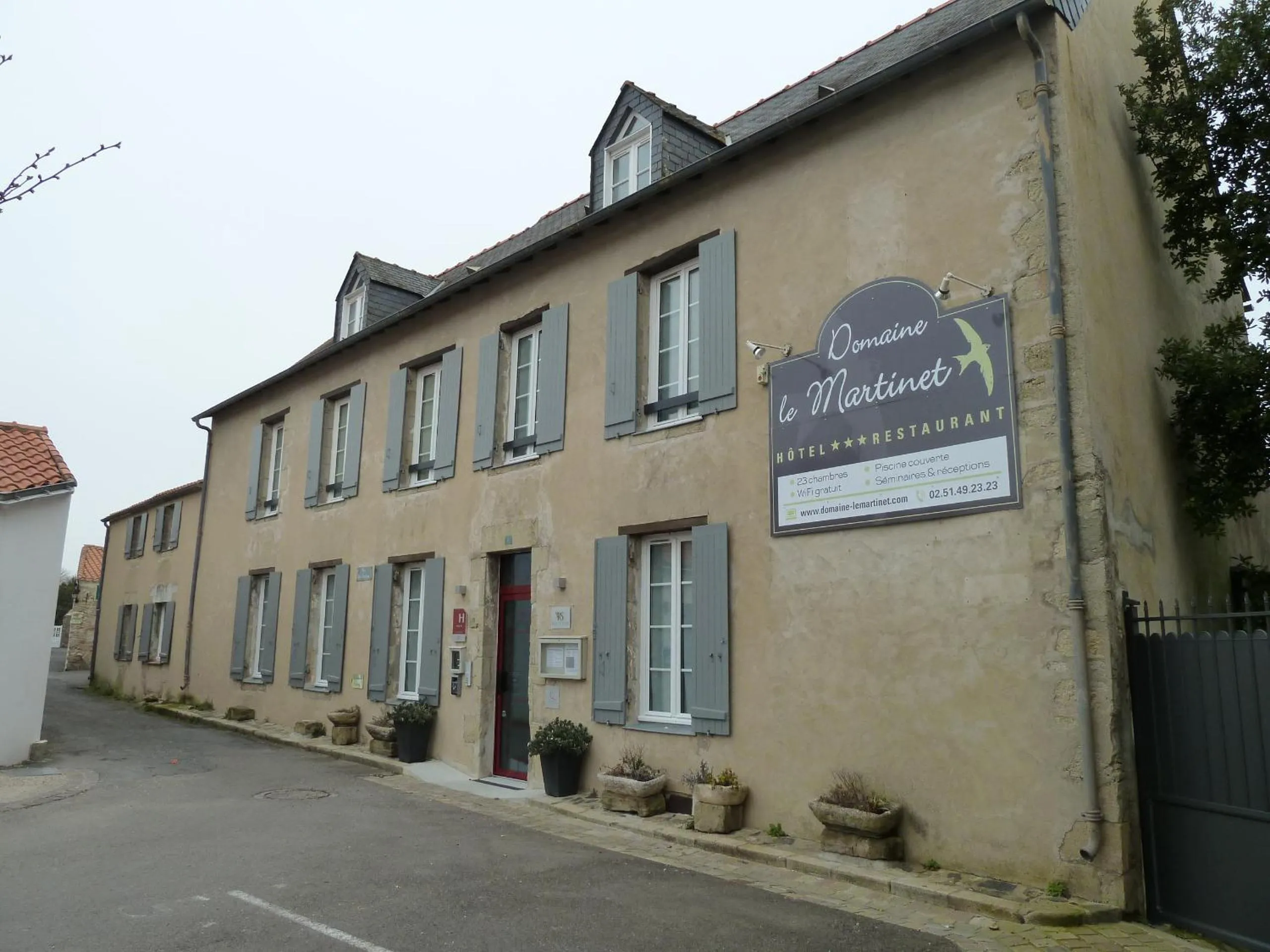 Facade/entrance in Domaine Le Martinet, The Originals Relais