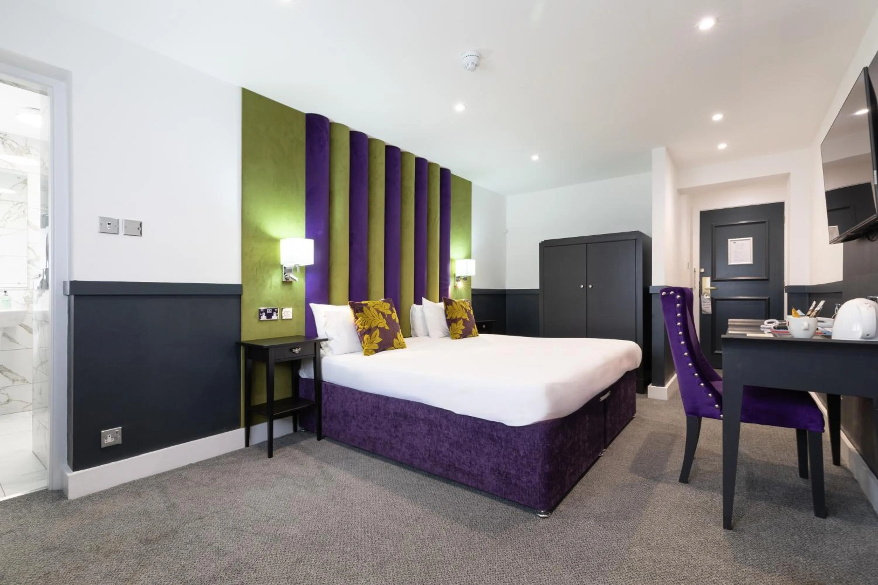 Bed in The Sir Thomas Hotel