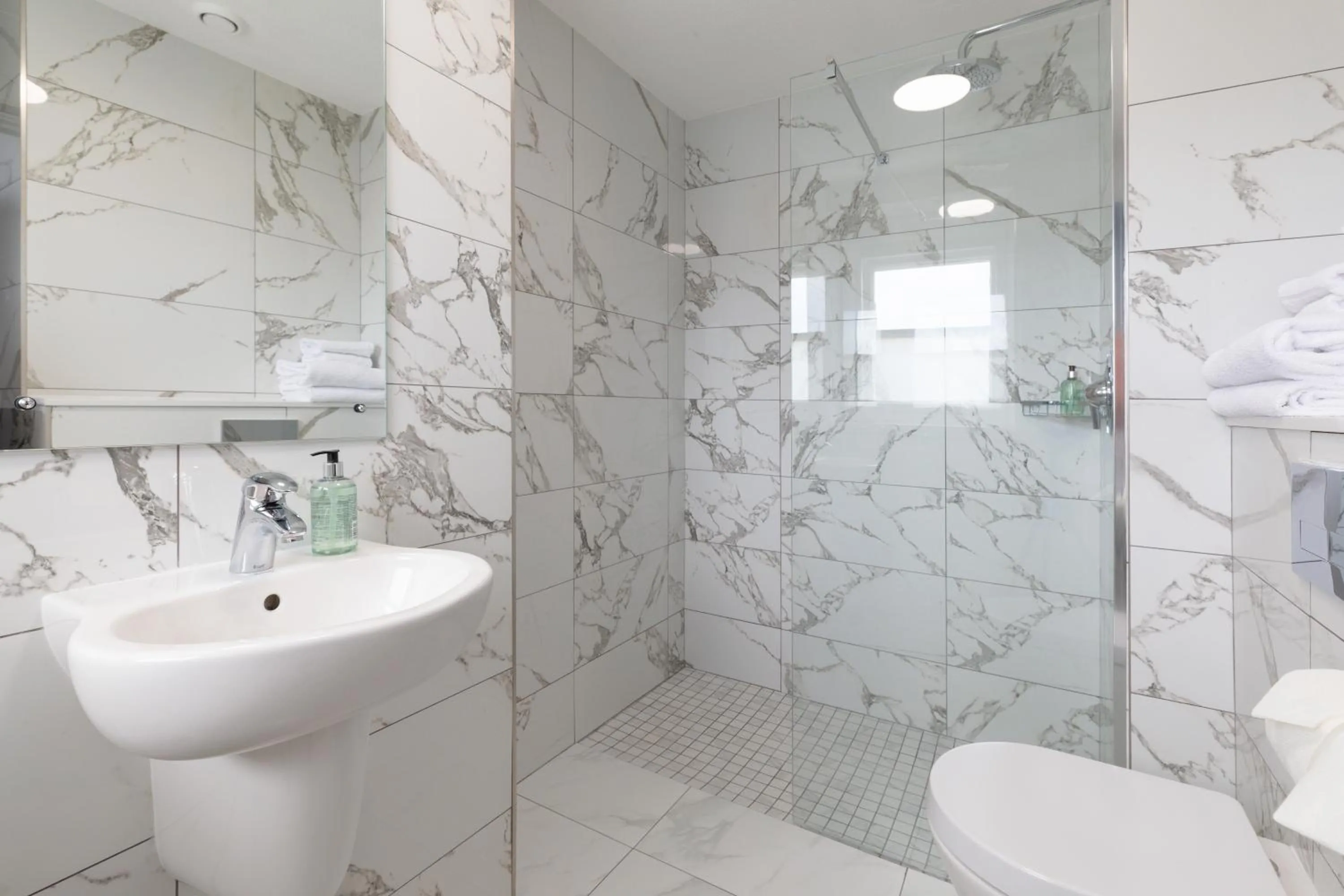 Shower in The Sir Thomas Hotel