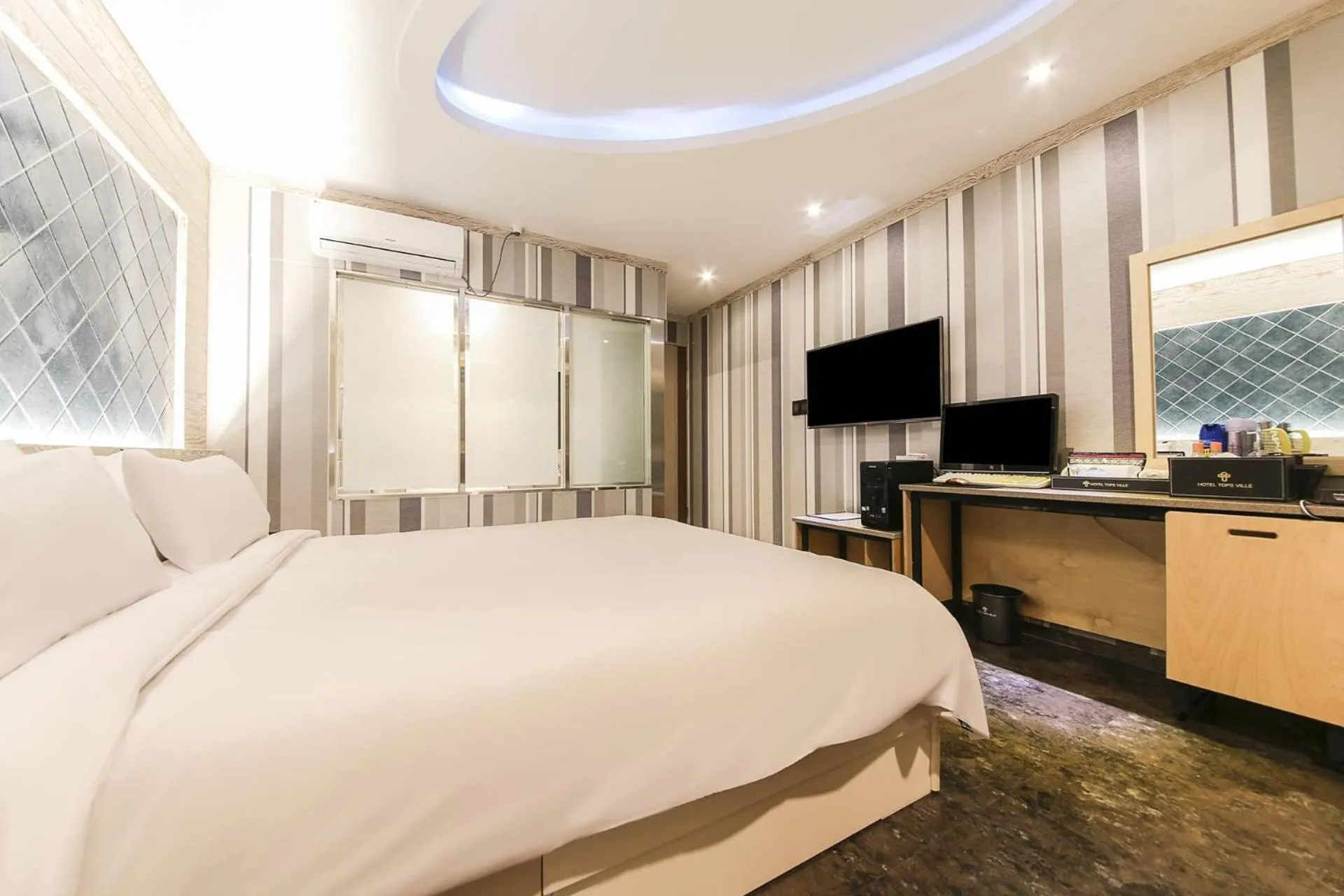 Bed in Hotel TopsVille