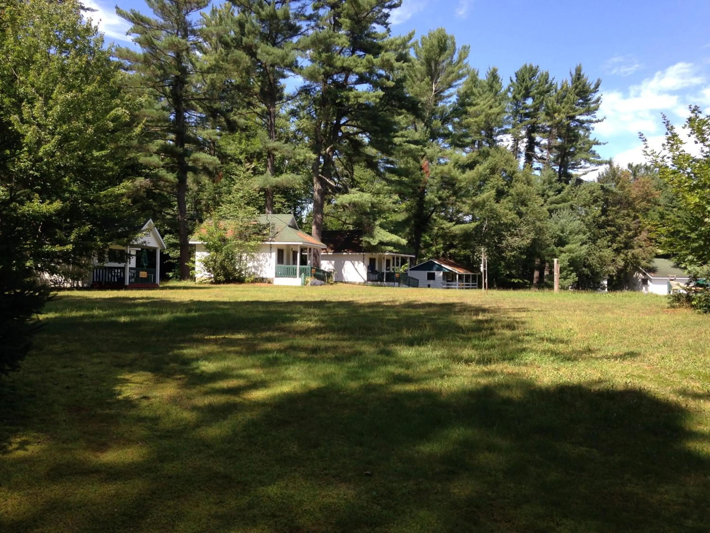 Property building in High Falls Bay Cottages, Camping & Waterpark