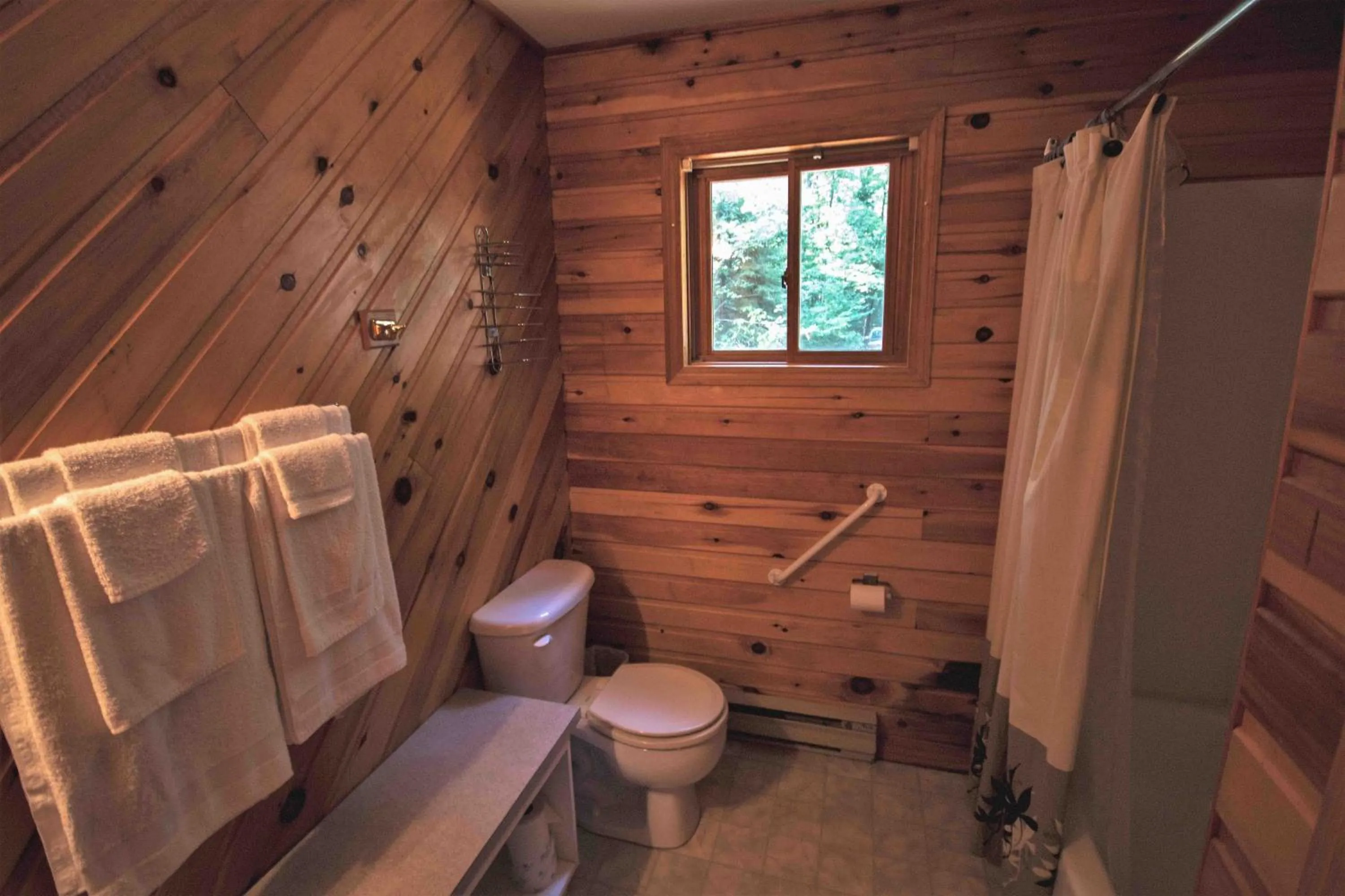 Shower in High Falls Bay Cottages, Camping & Waterpark