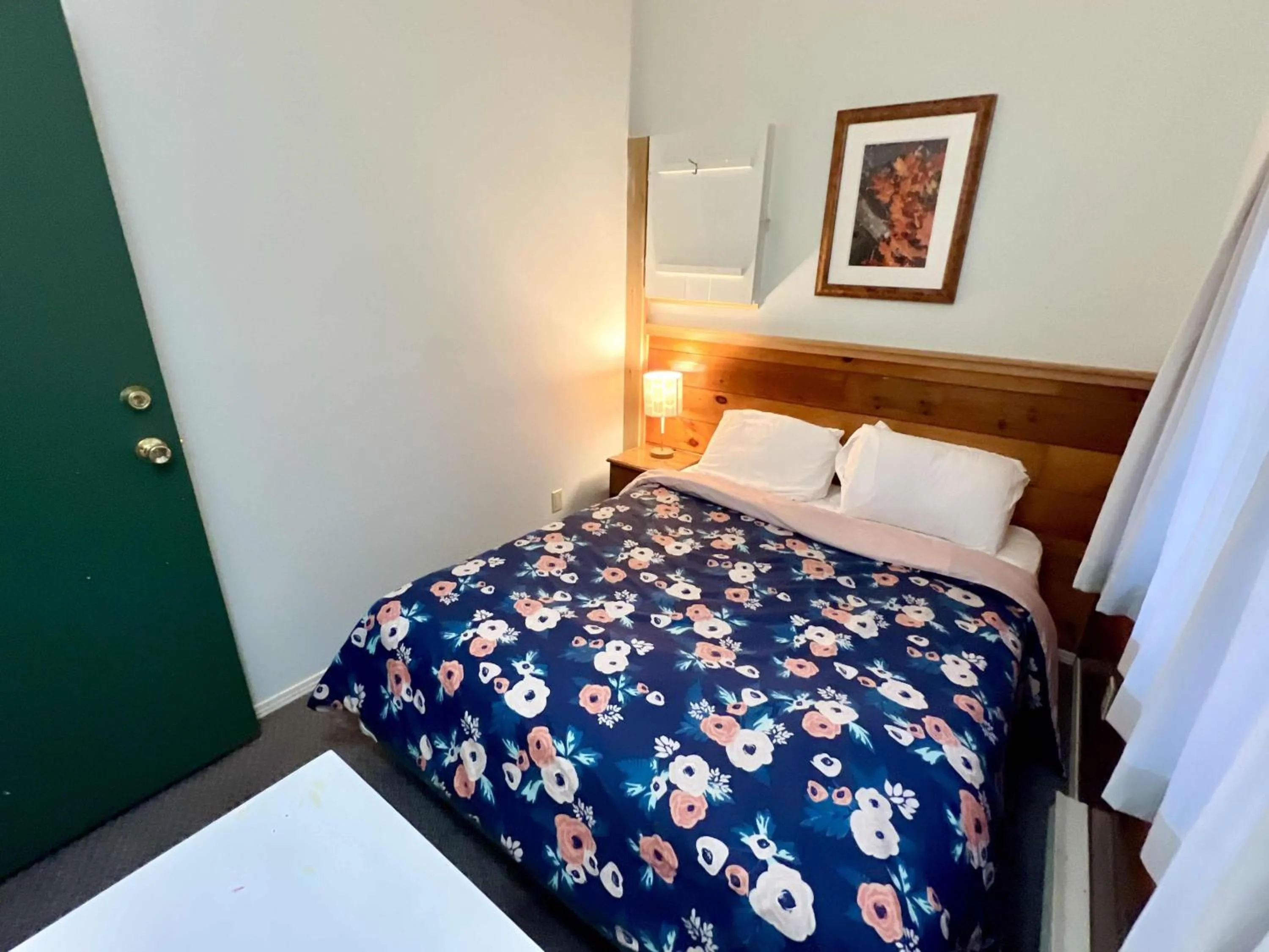 Bed in High Falls Bay Cottages, Camping & Waterpark