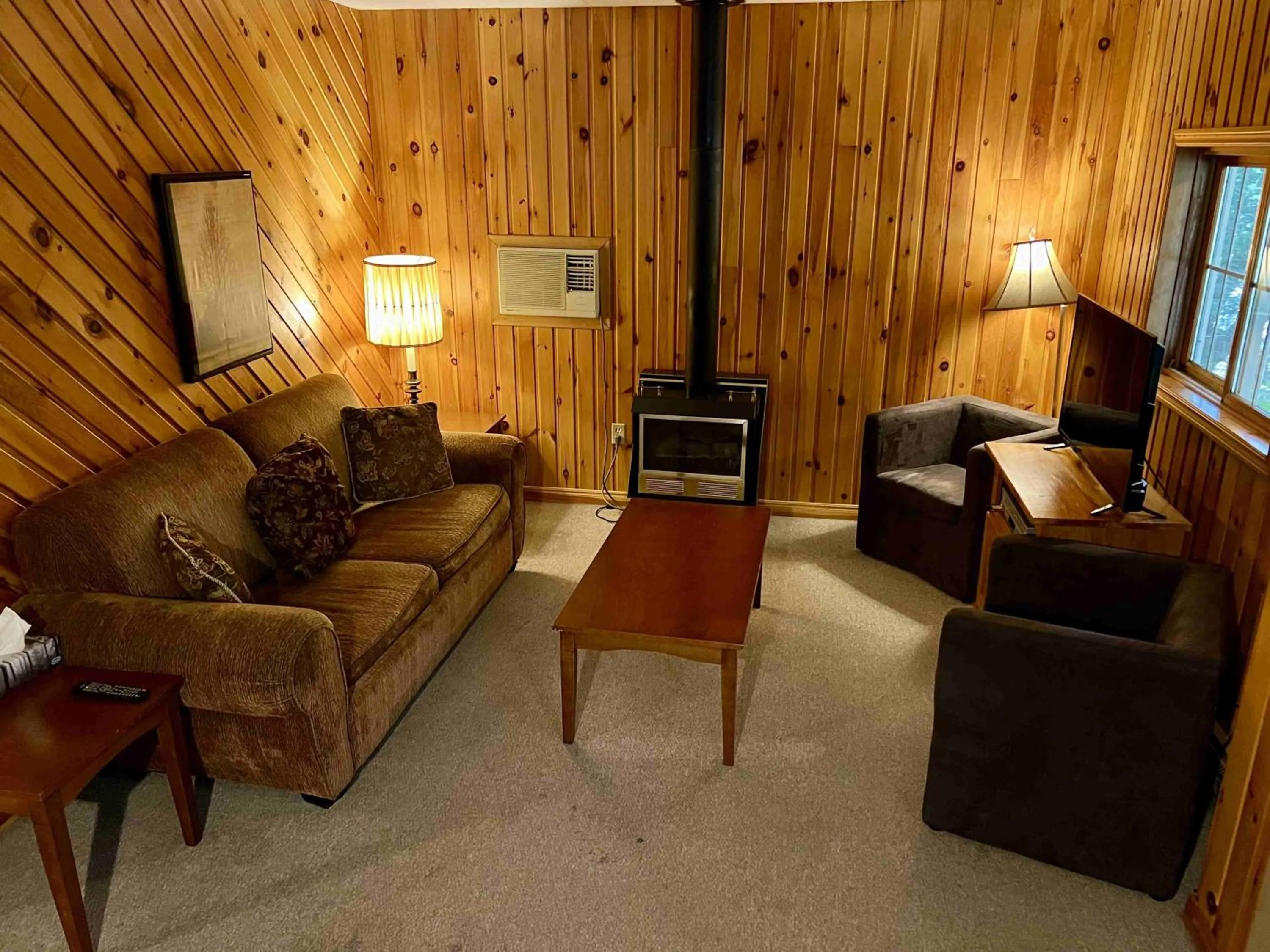 High Falls Bay Cottages, Camping & Waterpark