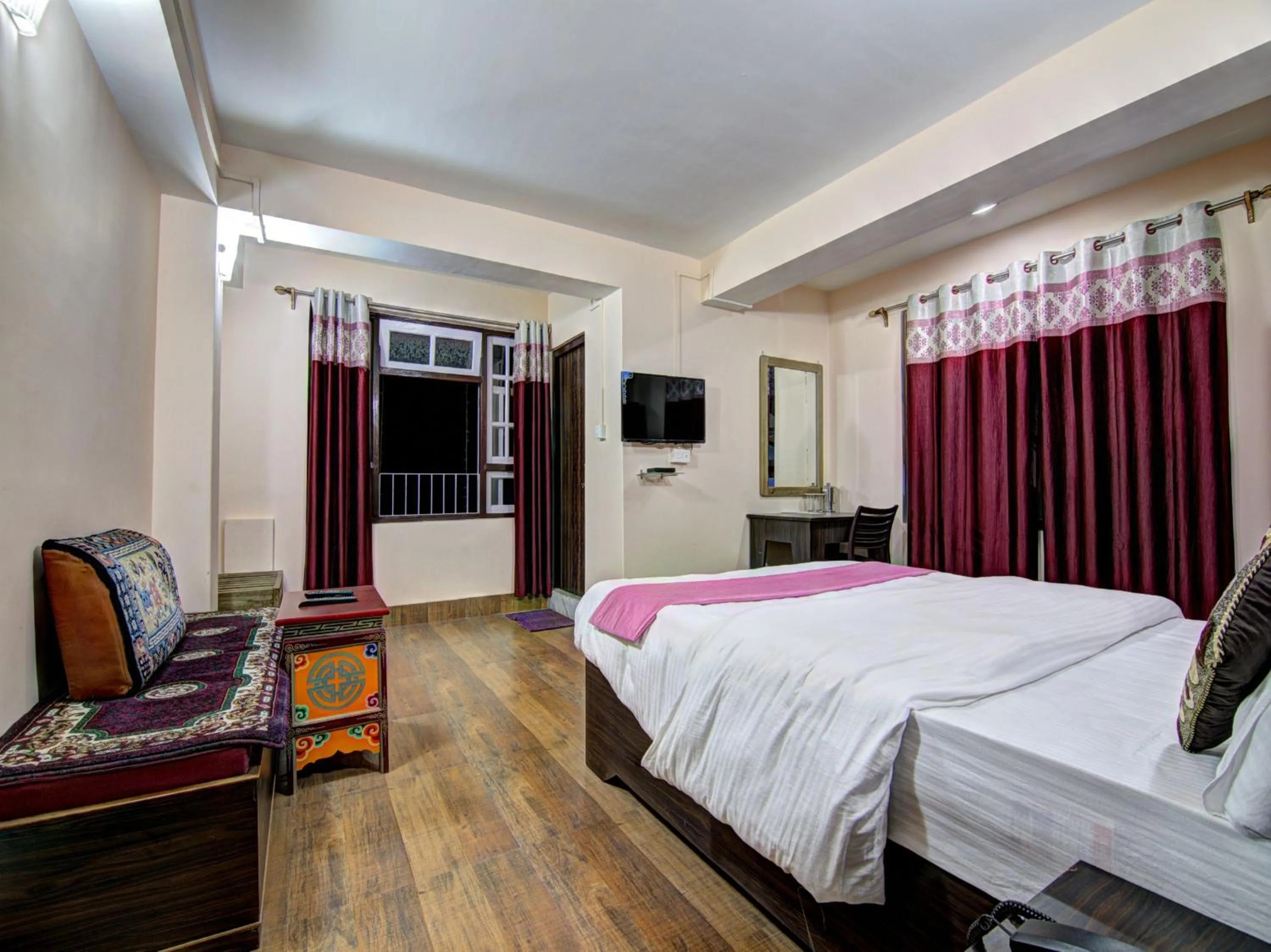 Bedroom, Bed in The Griffon's Nest