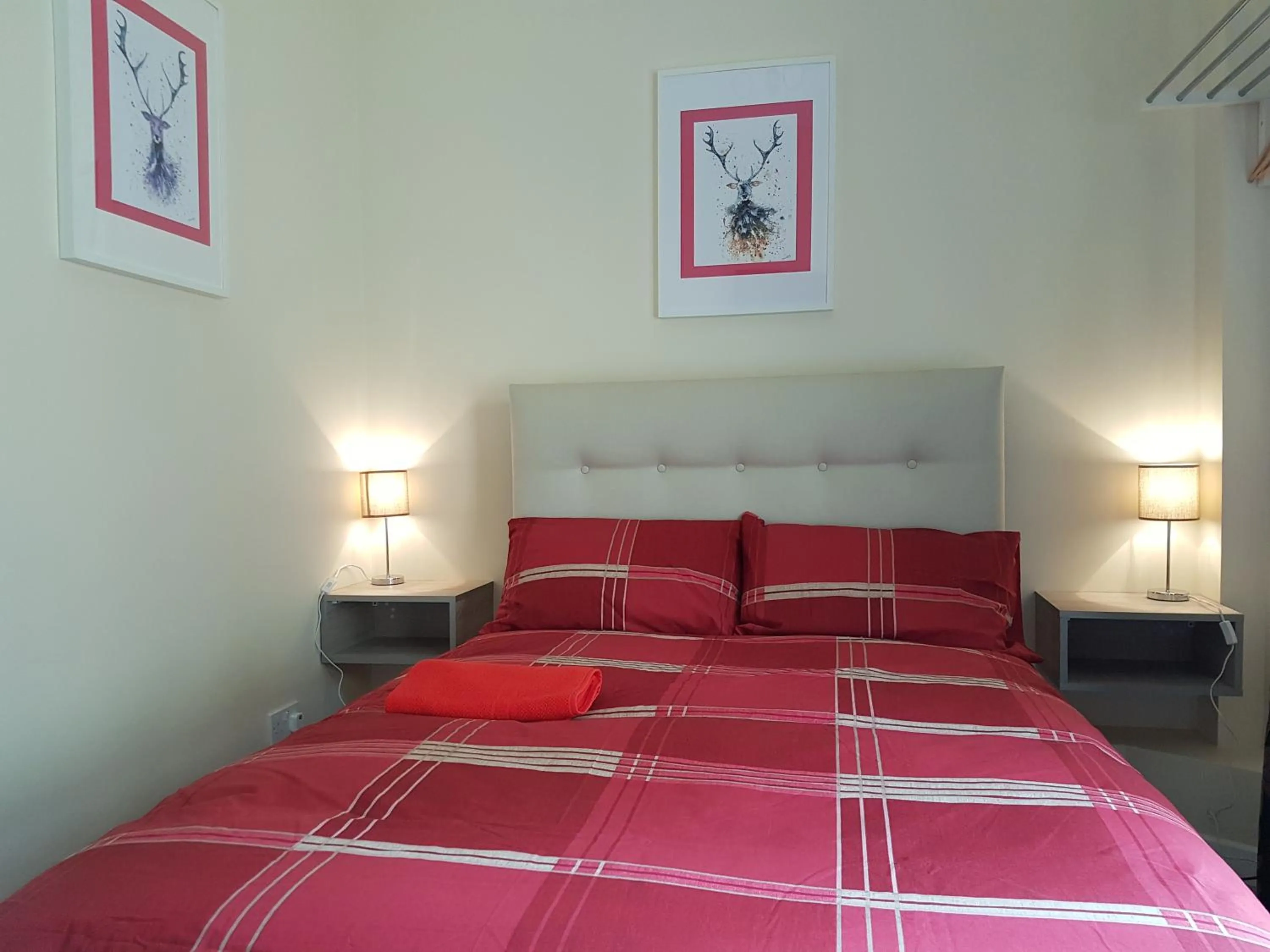 Coffee/tea facilities, Bed in Grant Rooms