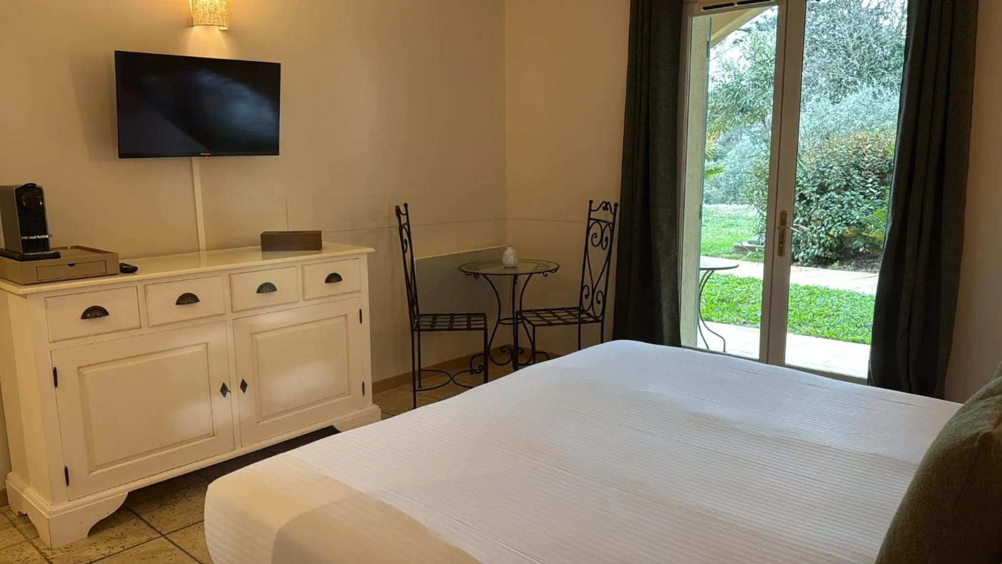 Bed in CÉRÈS - Boutique-Hôtel & Spa