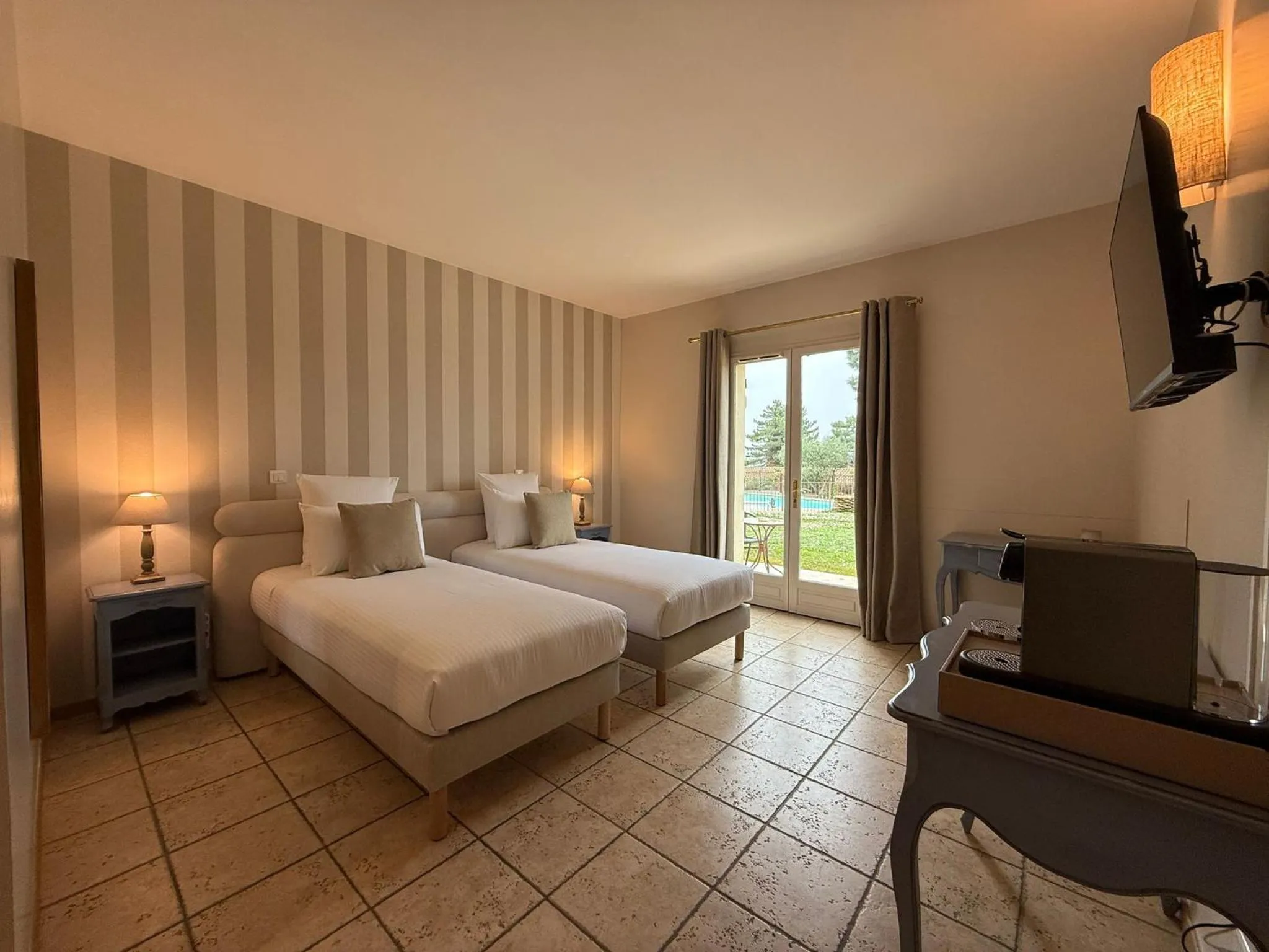 Photo of the whole room, Bed in CÉRÈS - Boutique-Hôtel & Spa