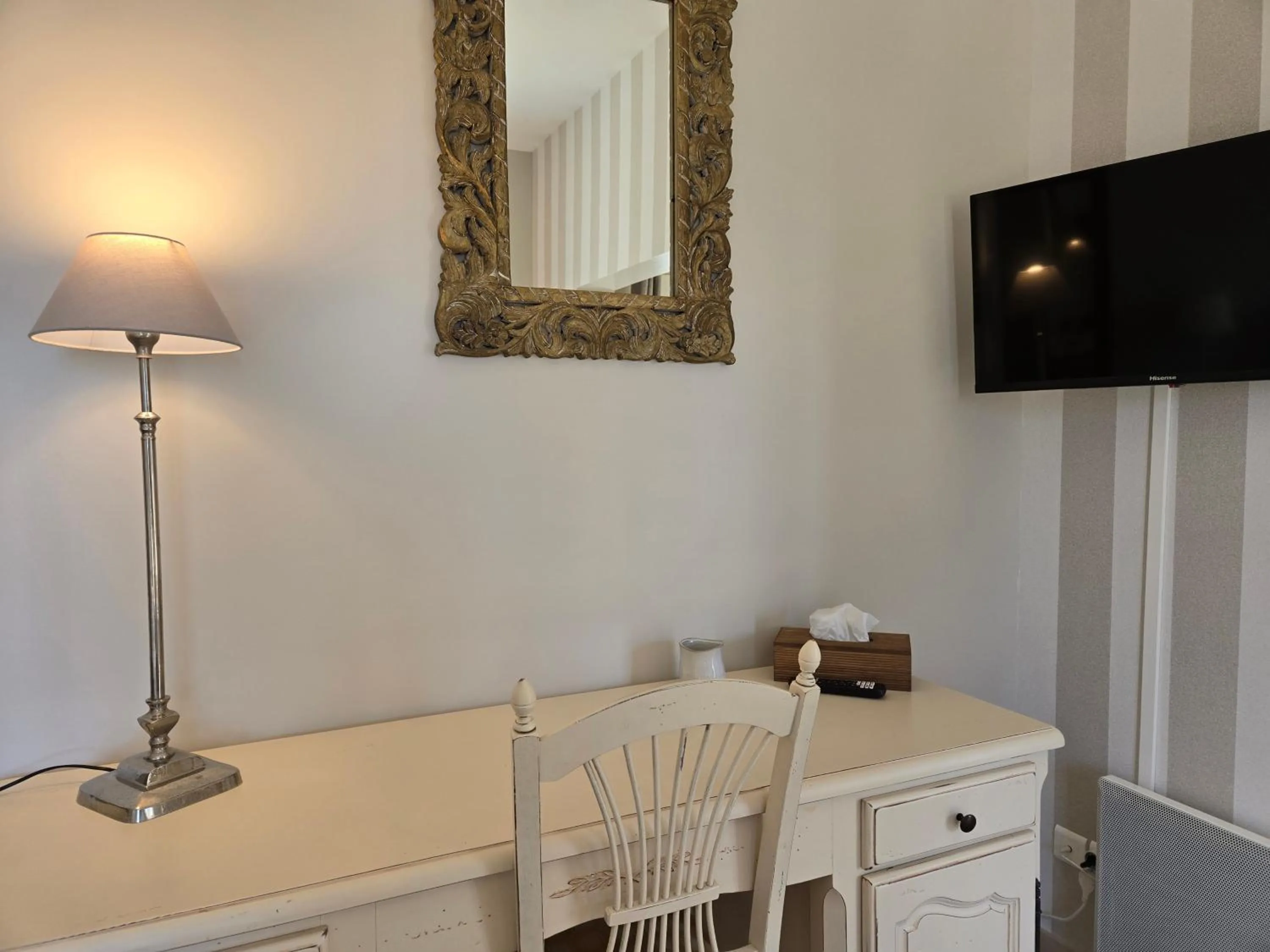 TV and multimedia in CÉRÈS - Boutique-Hôtel & Spa