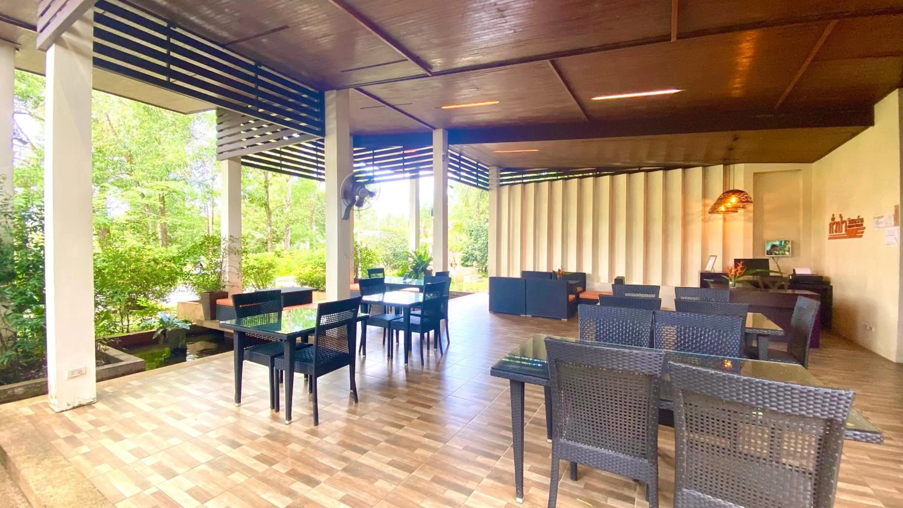 Restaurant/places to eat in Kuapa Resort