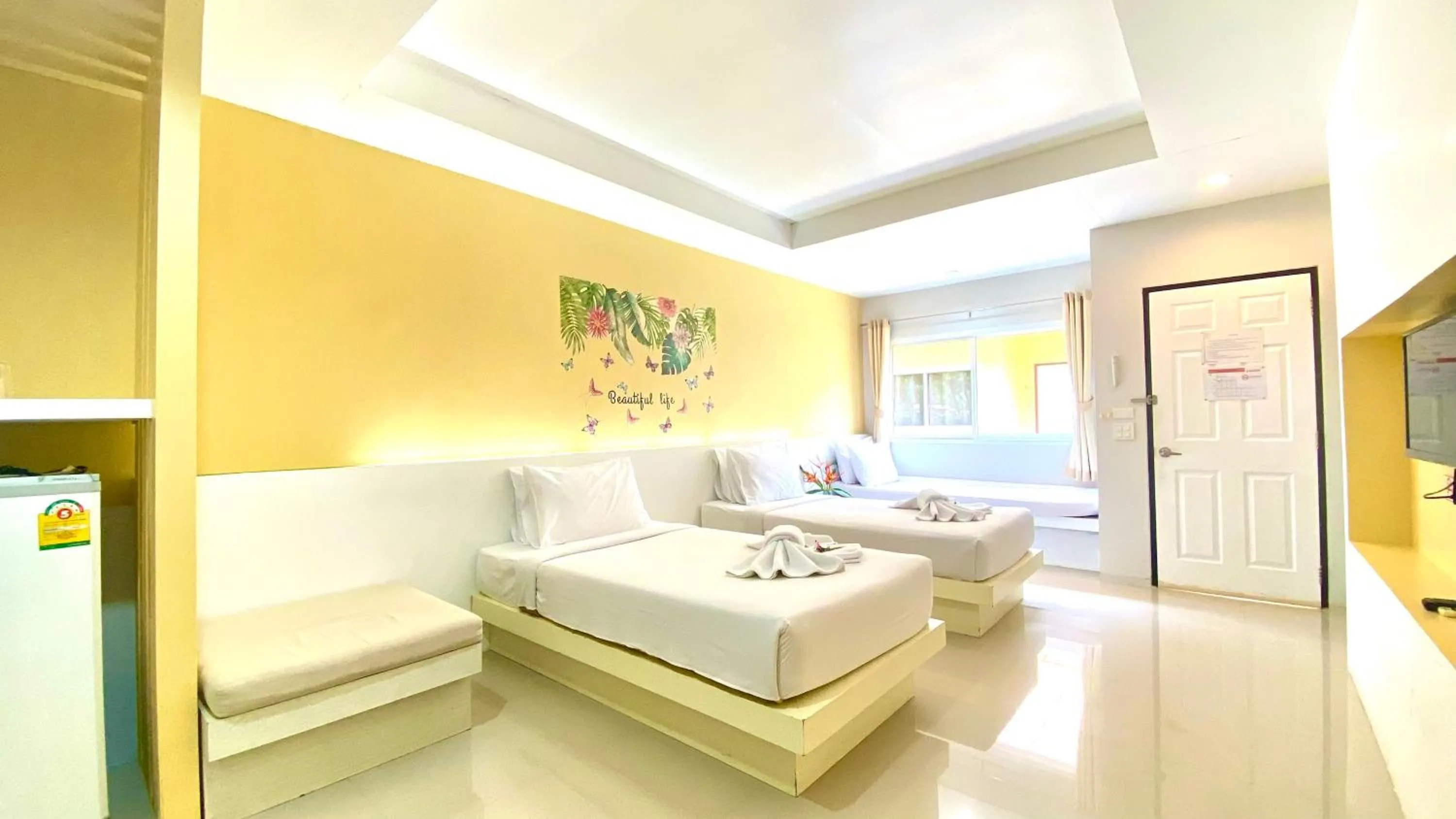 Shower, Bed in Kuapa Resort